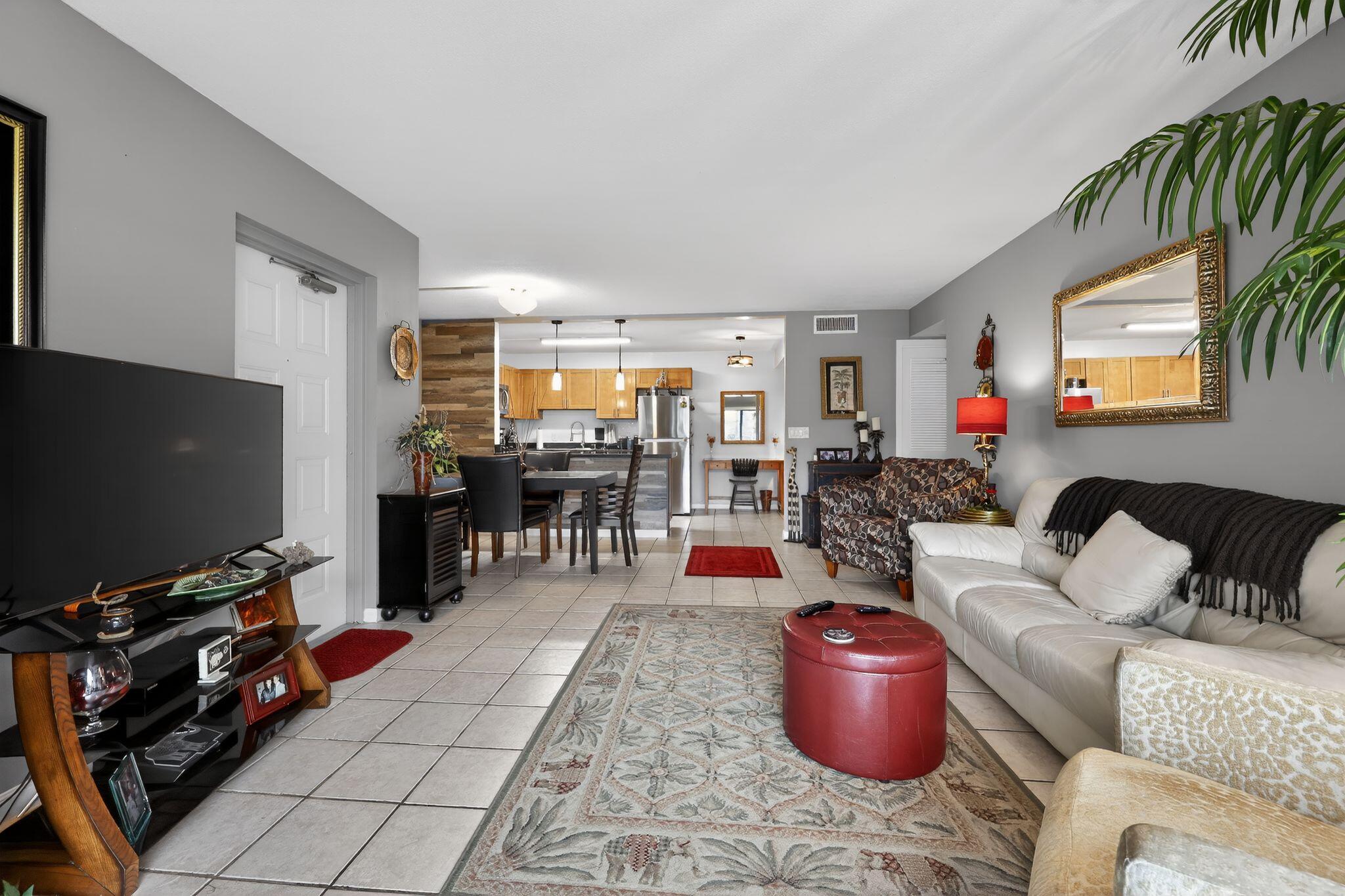 1013 Green Pine Boulevard D1, West Palm Beach, FL 33409, West Palm Beach - Photo 3