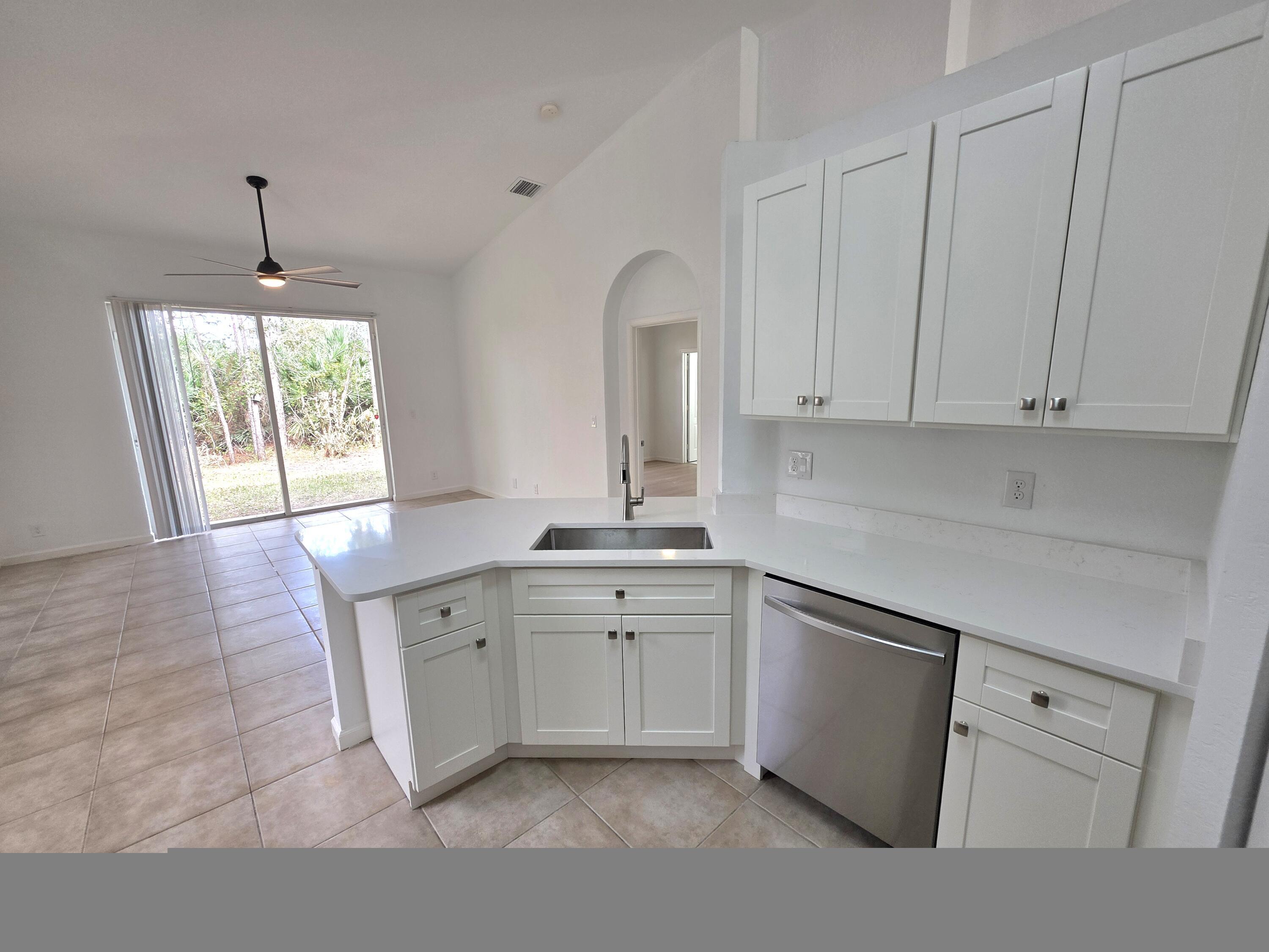 6204 Spring Lakes Terrace, Fort Pierce, FL 34951, Fort Pierce - Photo 5