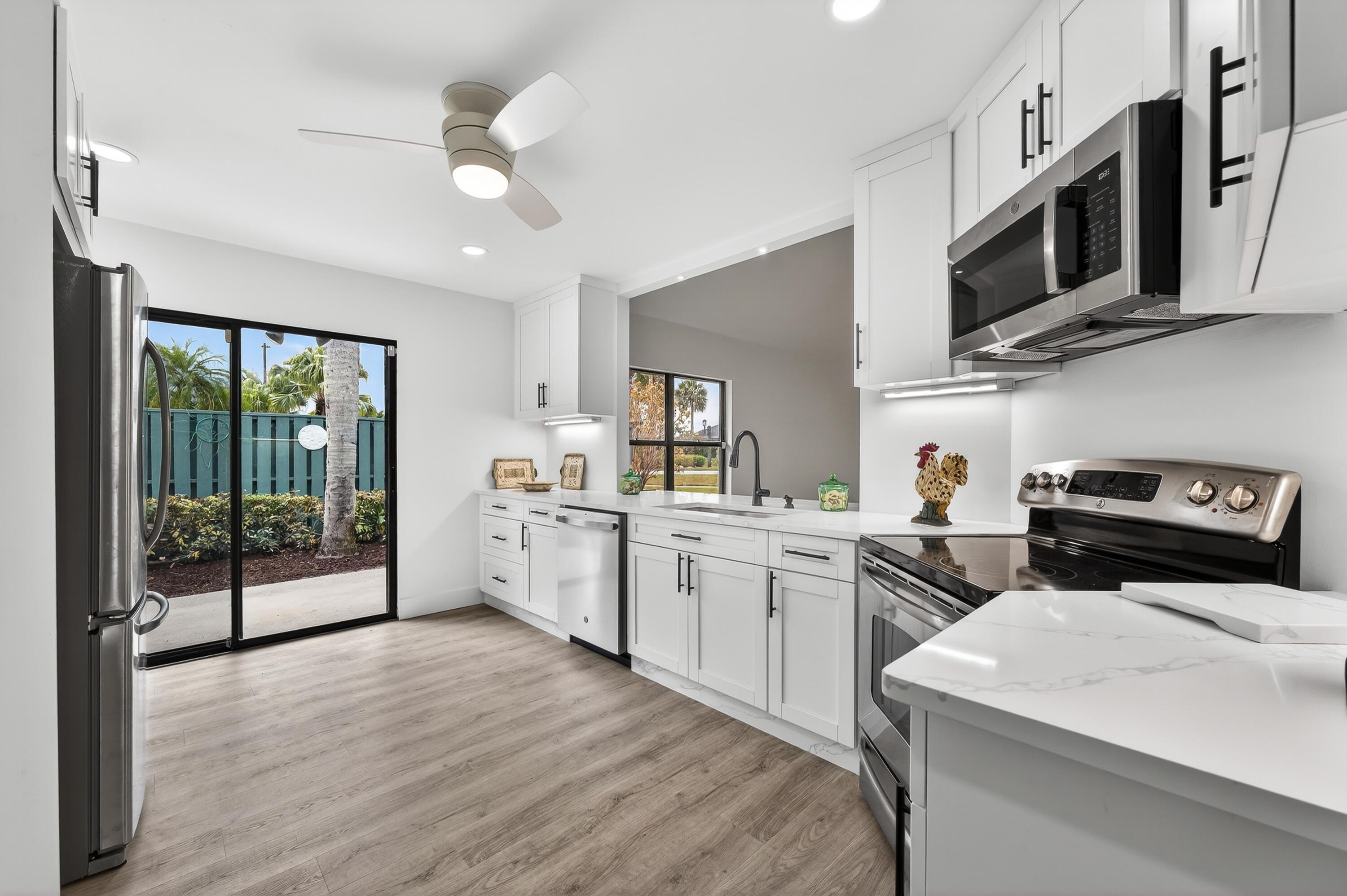 6893 SE Bunker Hill Drive, Hobe Sound, FL 33455, Hobe Sound - Photo 2