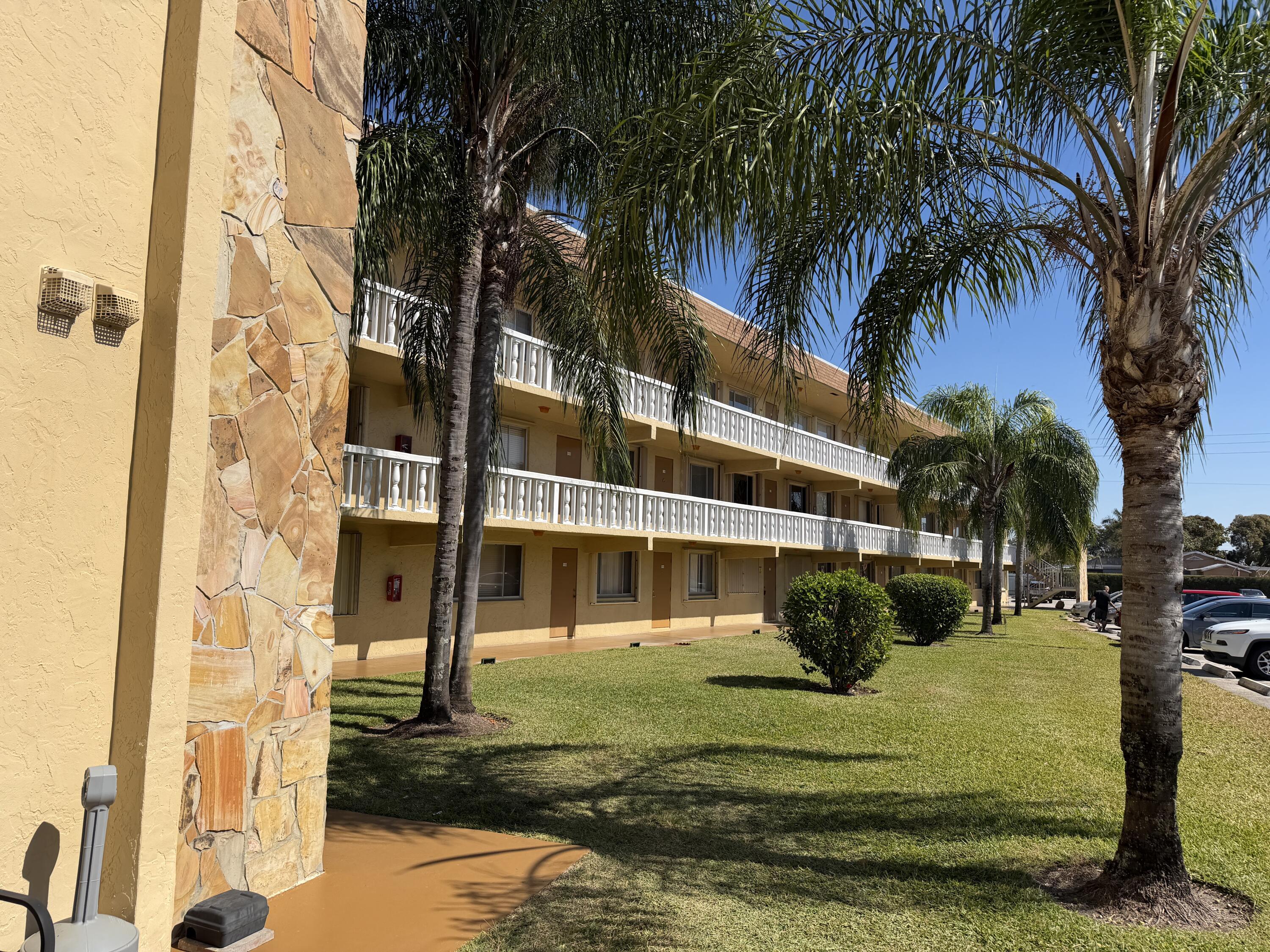 600 Village Green Court 219, Palm Springs, FL 33461, Palm Springs - Photo 2