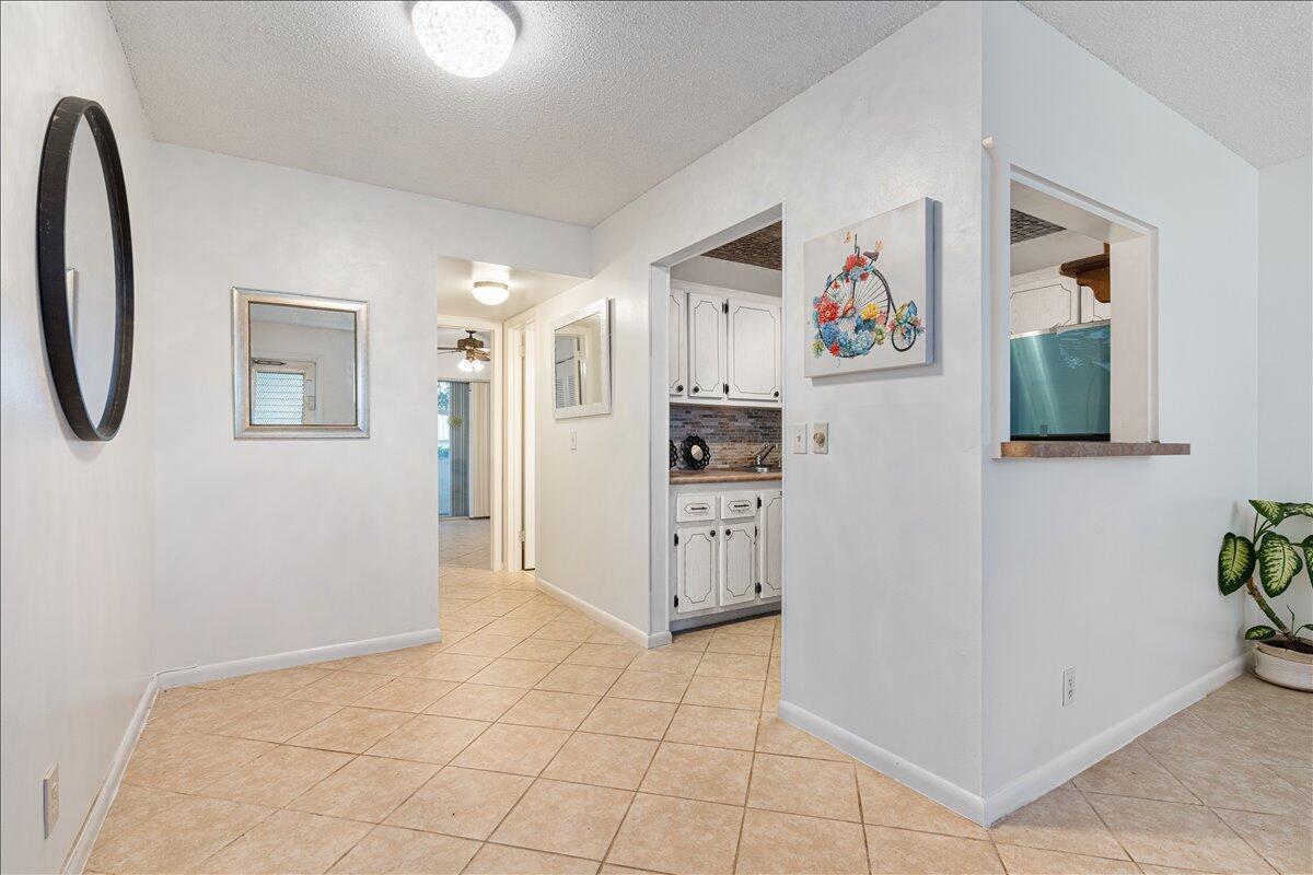 98 Cambridge E, West Palm Beach, FL 33417, West Palm Beach - Photo 3