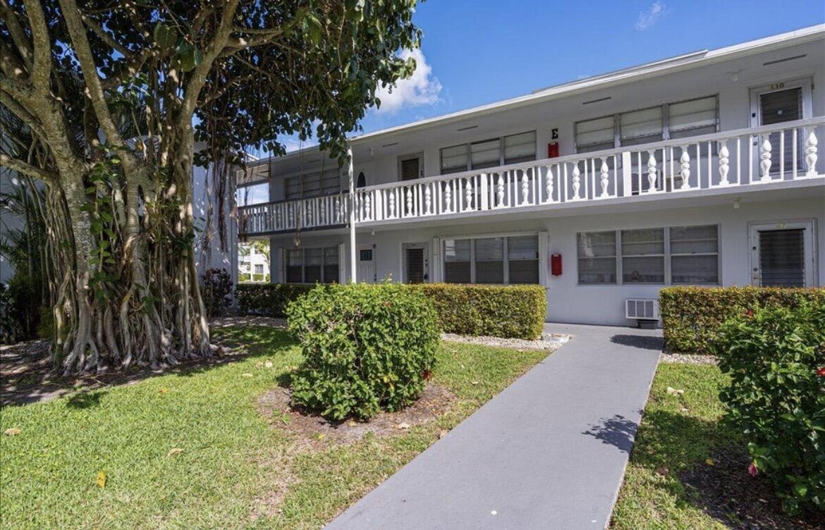 98 Cambridge E, West Palm Beach, FL 33417, West Palm Beach