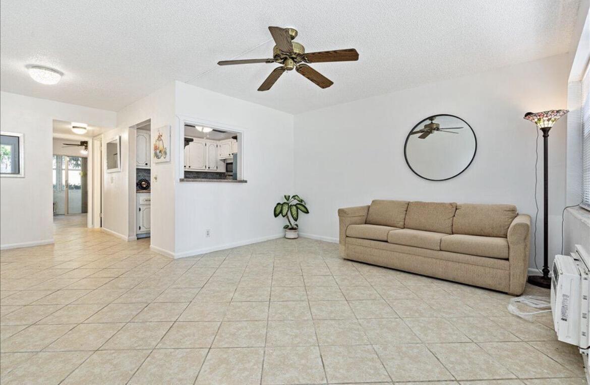 98 Cambridge E, West Palm Beach, FL 33417, West Palm Beach - Photo 2