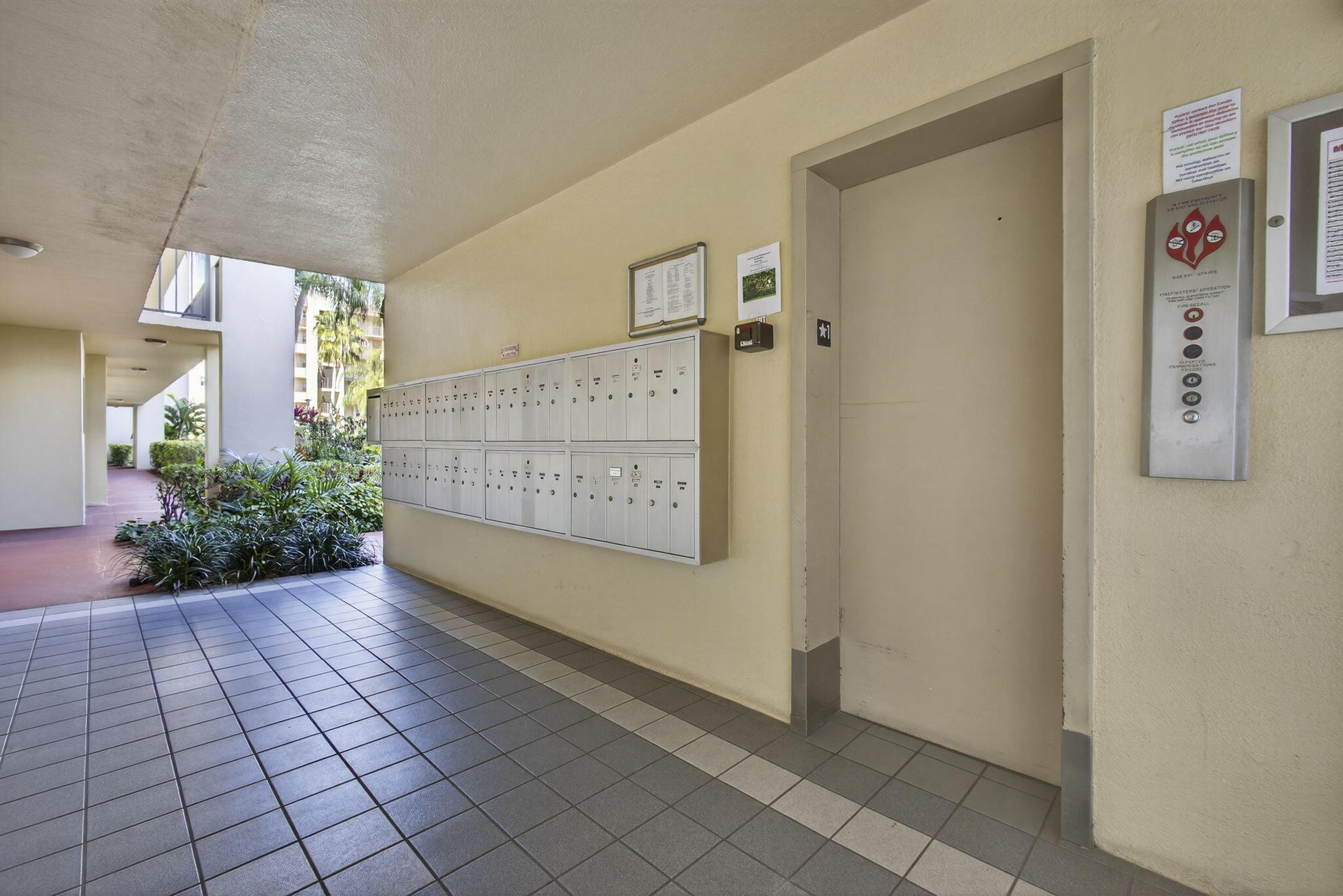 3590 Via Poinciana 202, Lake Worth, FL 33467, Lake Worth - Photo 4