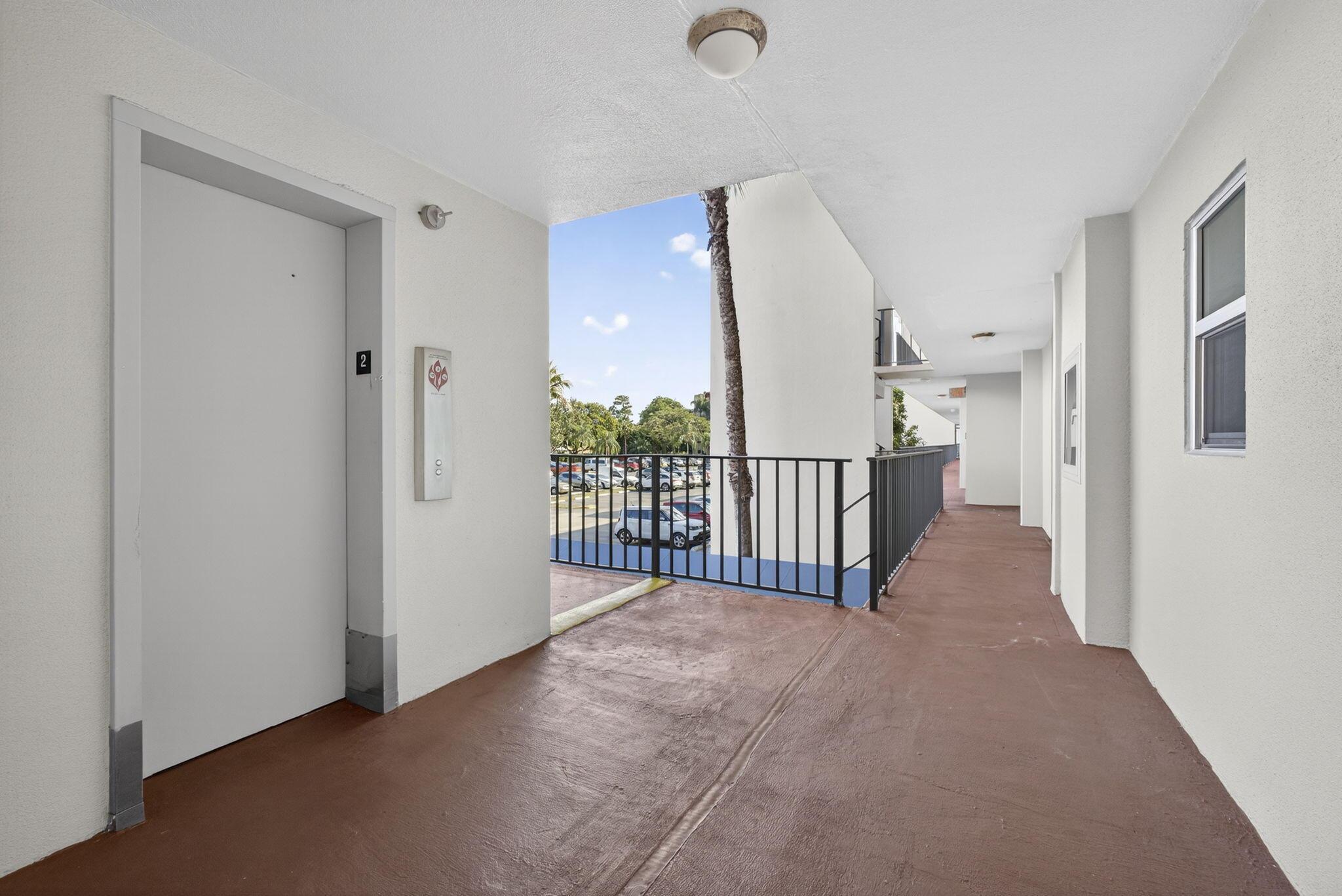 3590 Via Poinciana 202, Lake Worth, FL 33467, Lake Worth - Photo 5