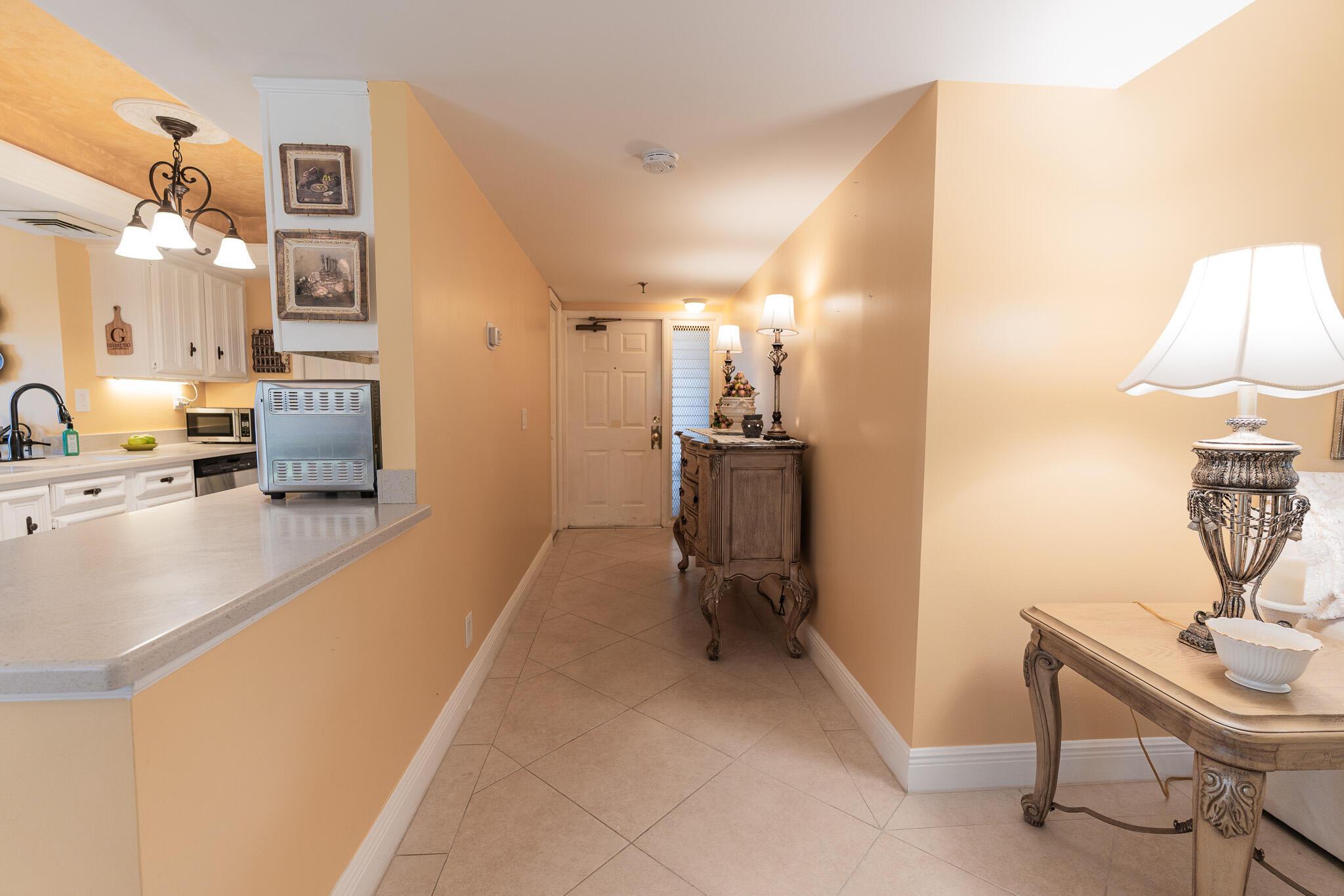 5390 Woodland Lakes Drive 201, Palm Beach Gardens, FL 33418, Palm Beach Gardens - Photo 5