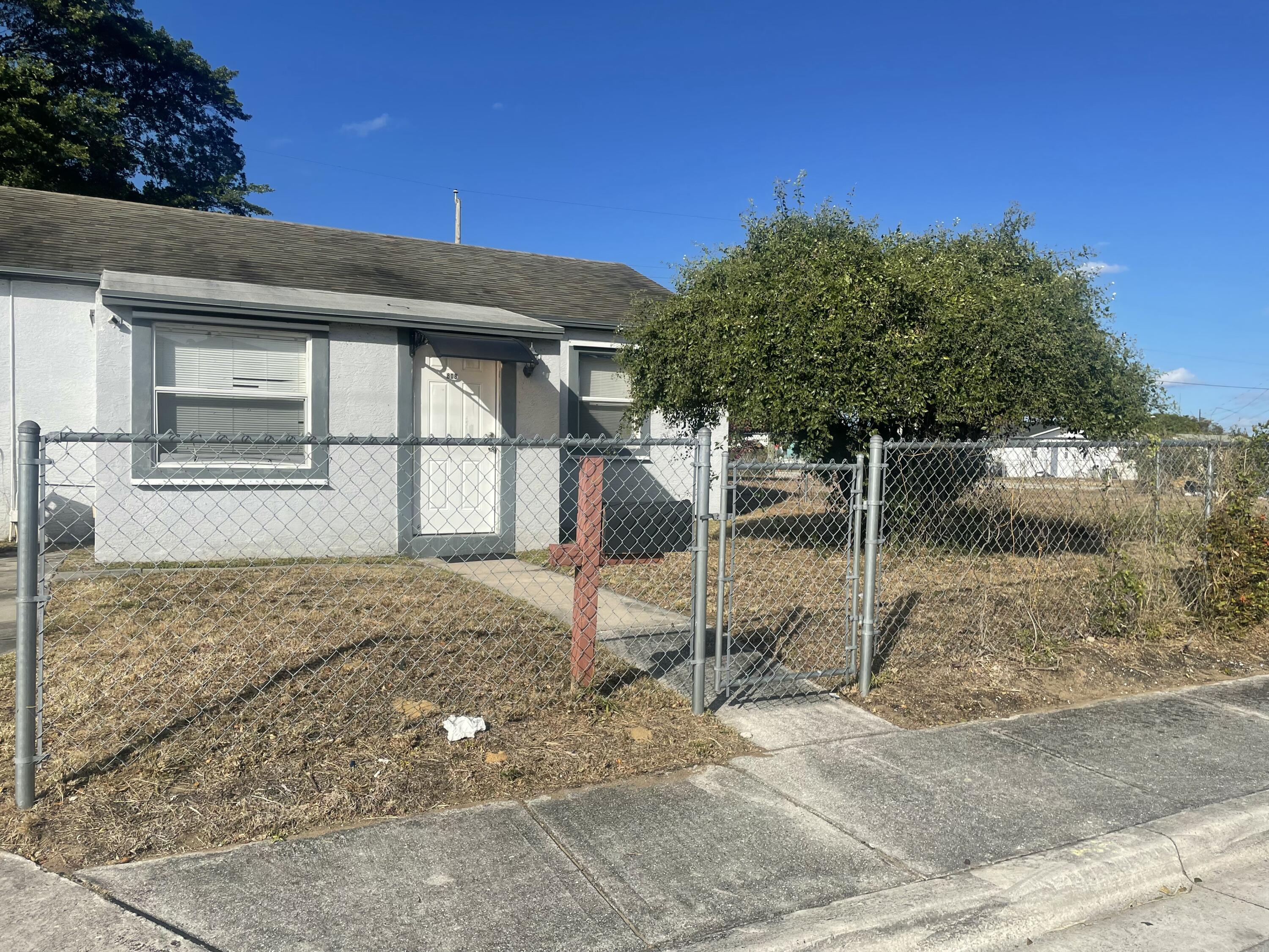 808 W 4th Street W, Riviera Beach, FL 33404, Riviera Beach - Photo 2