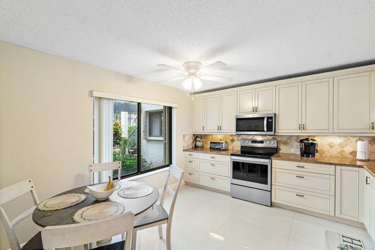 5771 Fairway Park Court 103, Boynton Beach, FL 33437, Boynton Beach - Photo 4