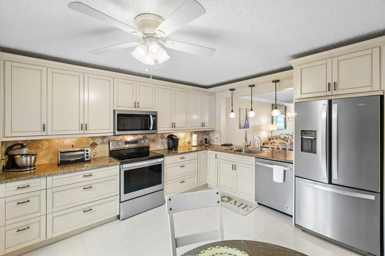 5771 Fairway Park Court 103, Boynton Beach, FL 33437, Boynton Beach - Photo 3