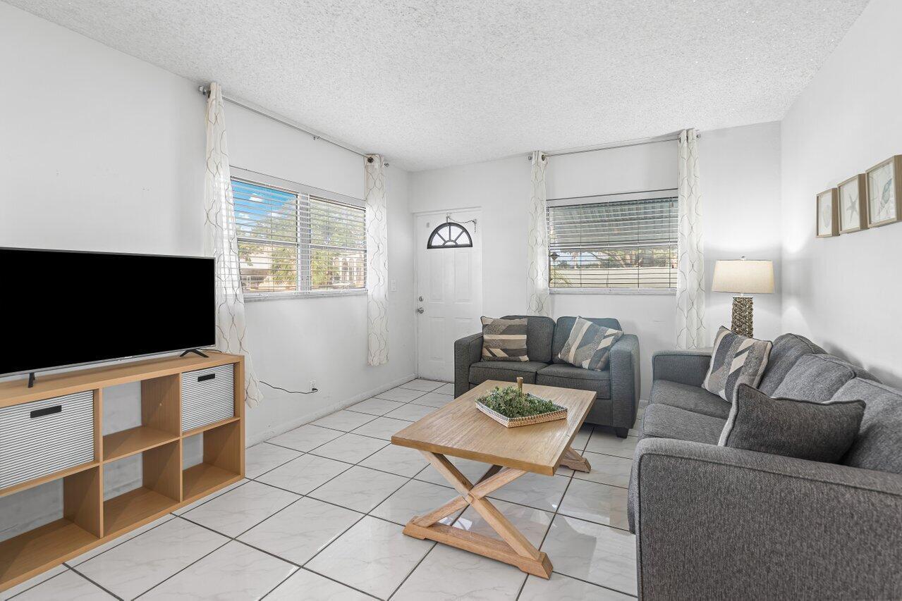 262 SE 9th Avenue B, Deerfield Beach, FL 33441, Deerfield Beach - Photo 4