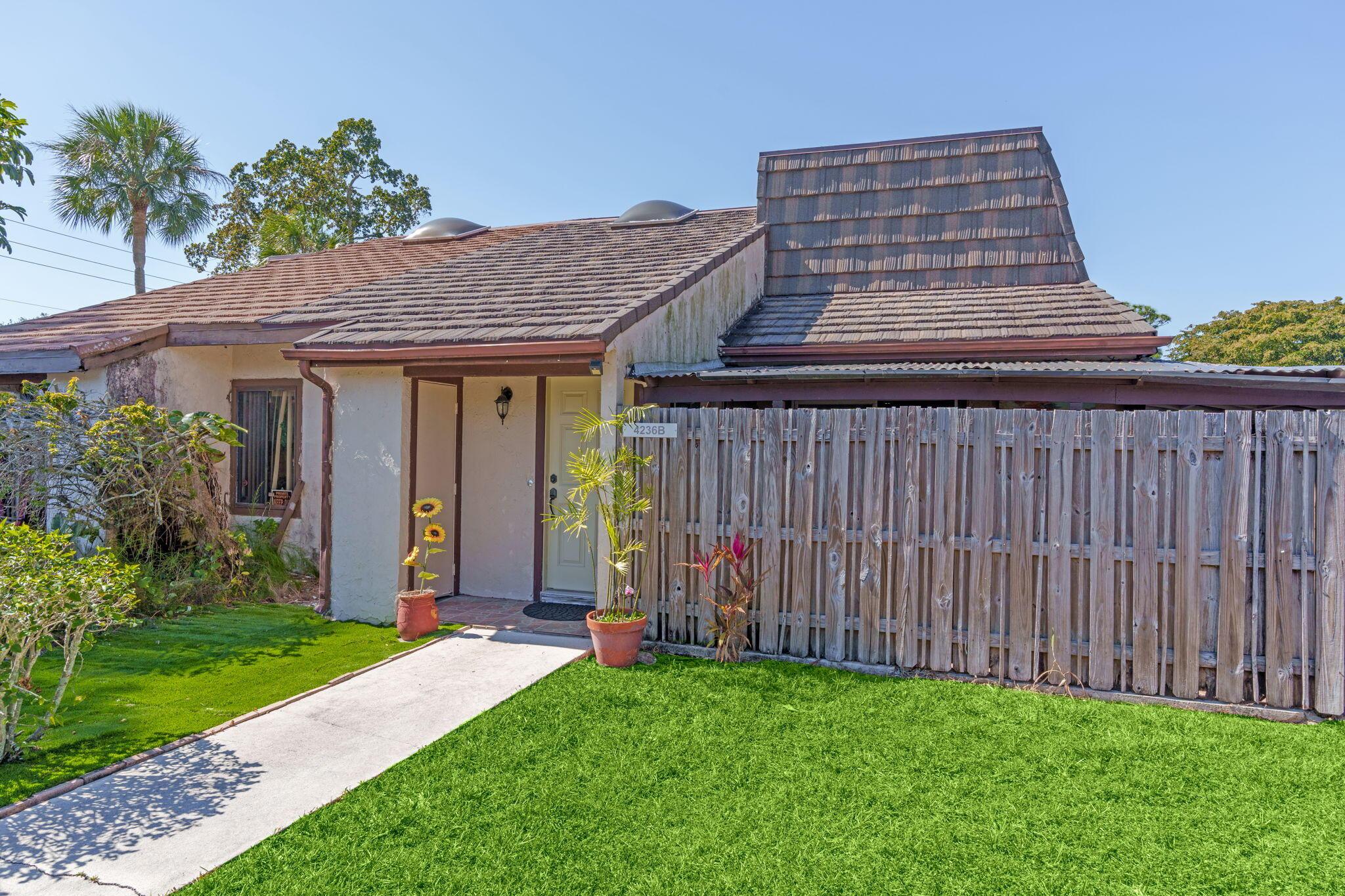 4236 Palm Bay Circle B, West Palm Beach, FL 33406, West Palm Beach - Photo 3