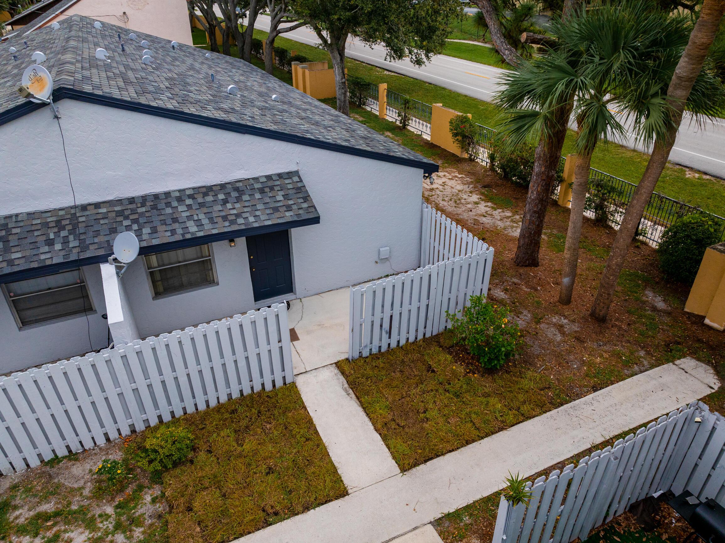 2007 Oleander Boulevard Apt D, Fort Pierce, FL 34950, Fort Pierce - Photo 3
