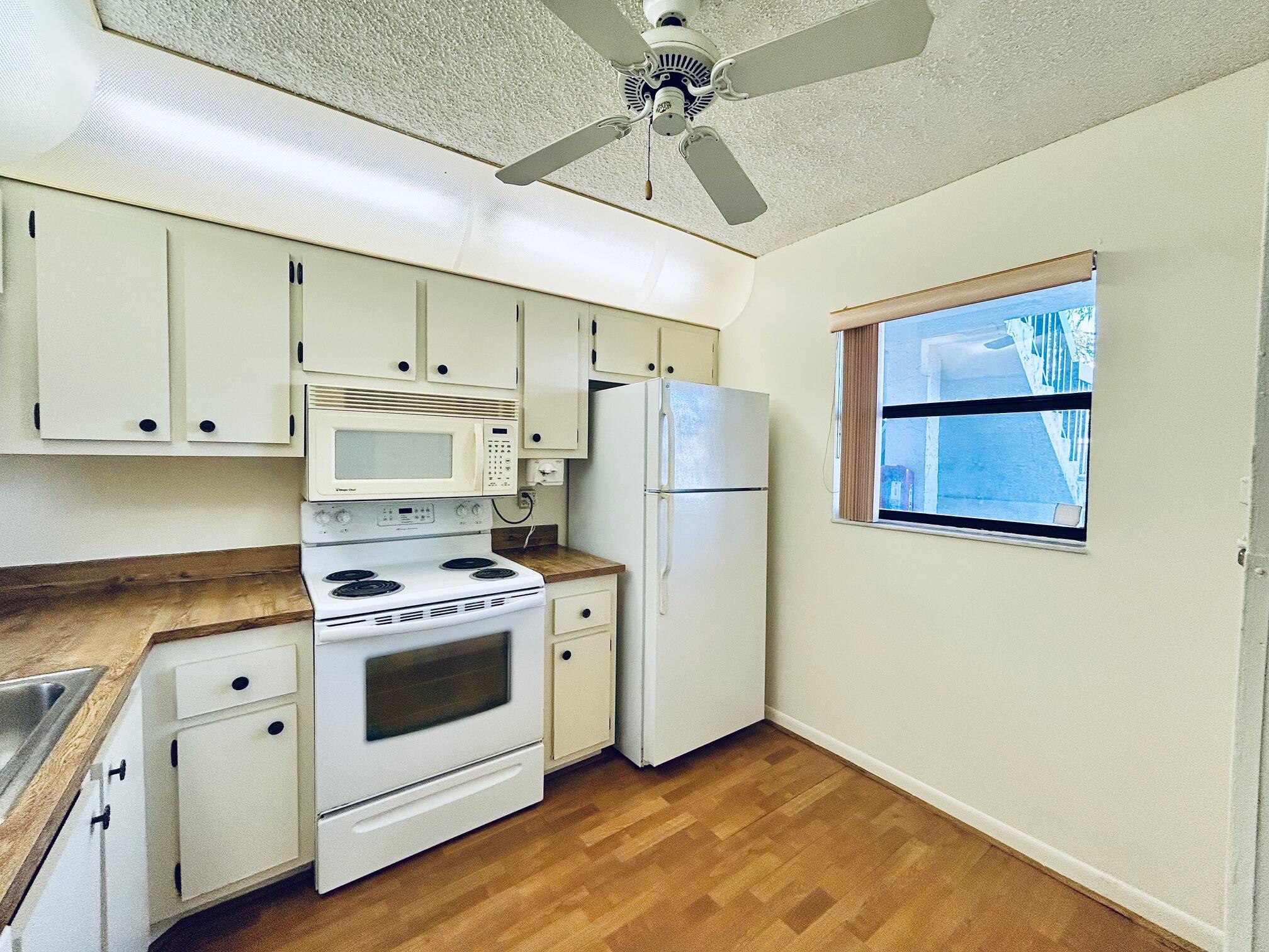 7214 Golf Colony Court 101, Lake Worth, FL 33467, Lake Worth - Photo 2