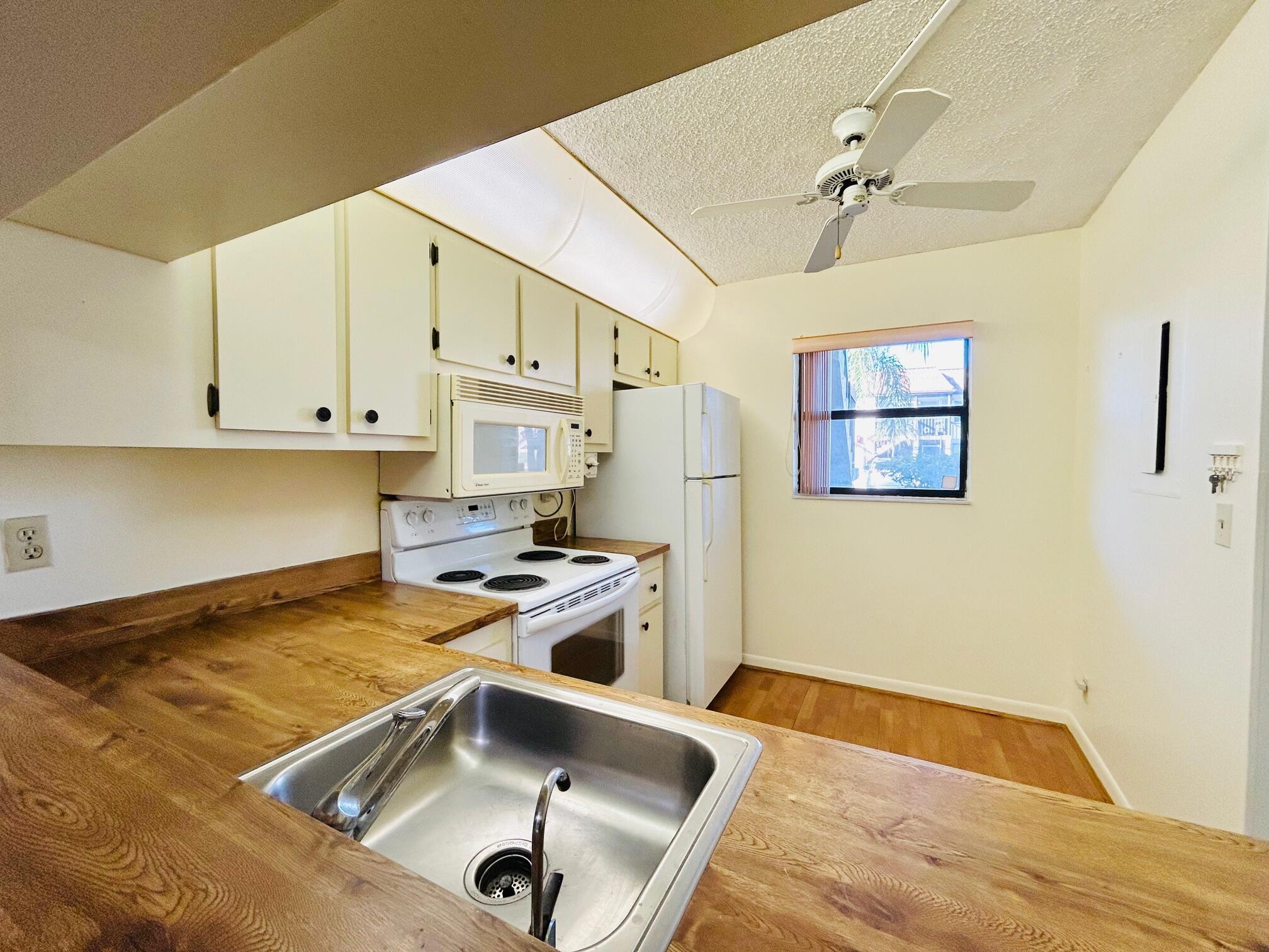 7214 Golf Colony Court 101, Lake Worth, FL 33467, Lake Worth - Photo 4