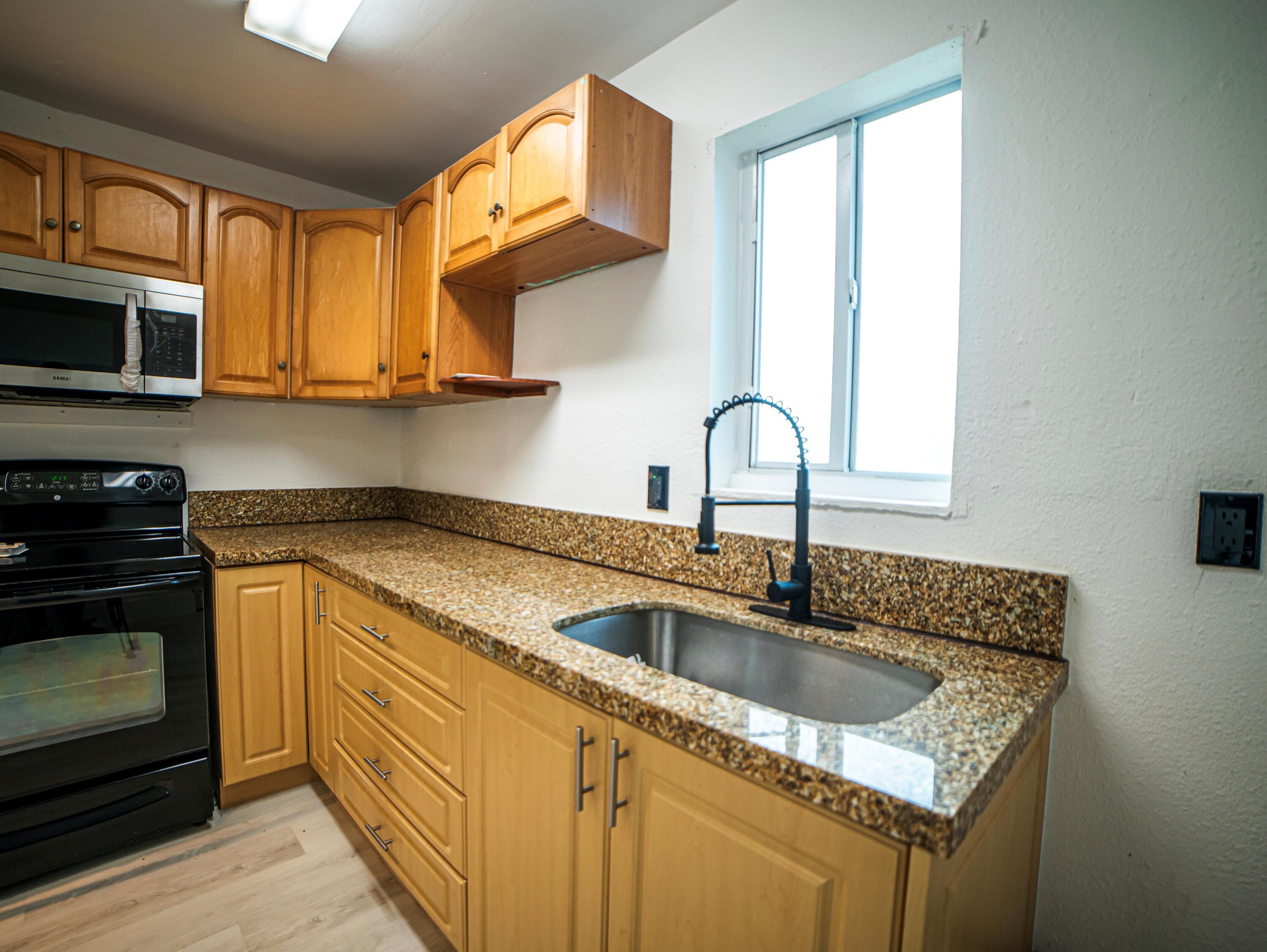 412 Columbus Parkway 2, Hollywood, FL 33021, Hollywood - Photo 3