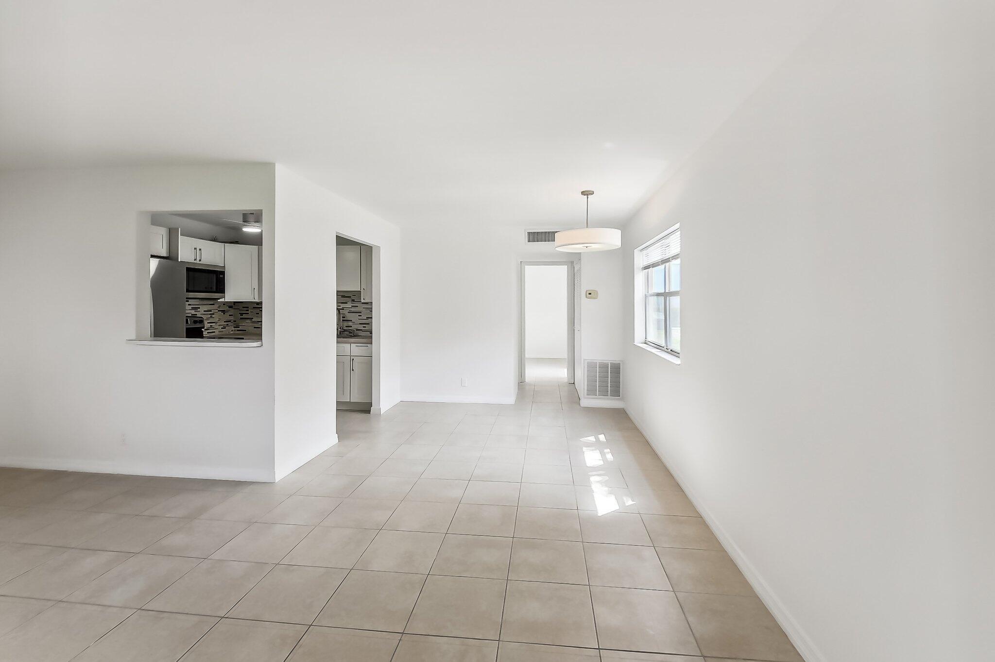 447 Saxony J Way 447-J, Delray Beach, FL 33446, Delray Beach - Photo 5