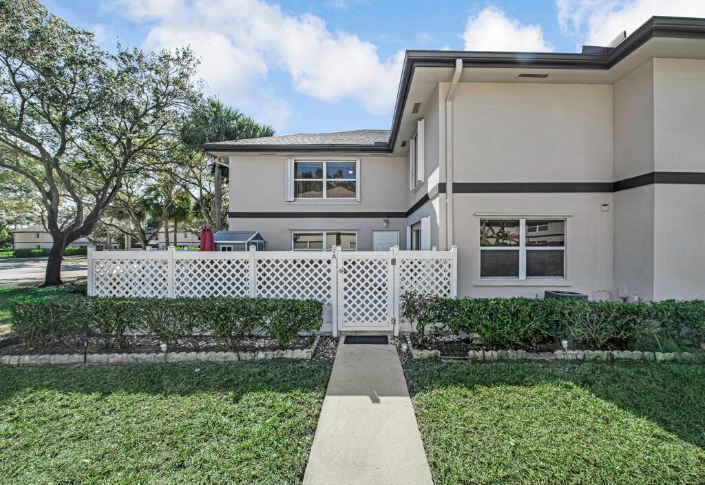 7 Amherst Court Apt A, Royal Palm Beach, FL 33411, Royal Palm Beach - Photo 3