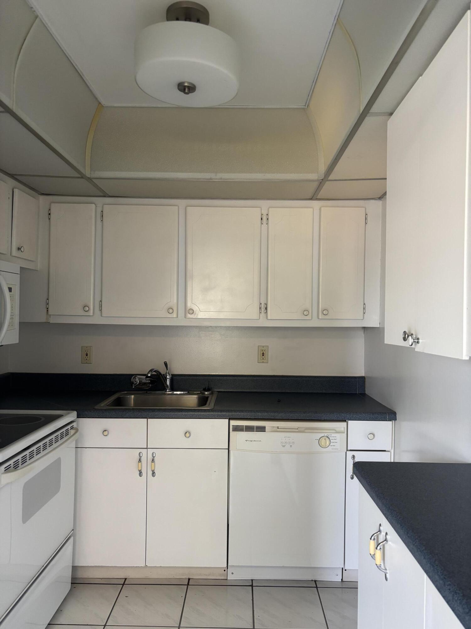 75 Sheffield D, West Palm Beach, FL 33417, West Palm Beach - Photo 2