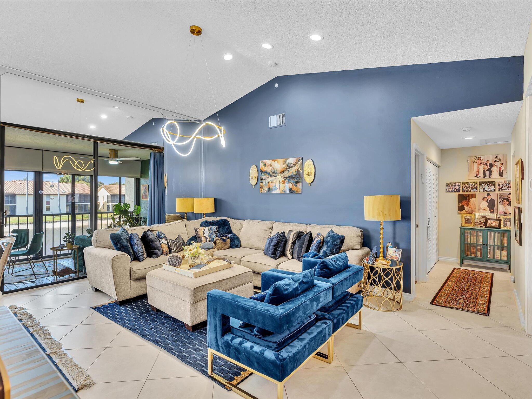 10215 N Circle Lake Drive 201, Boynton Beach, FL 33437, Boynton Beach