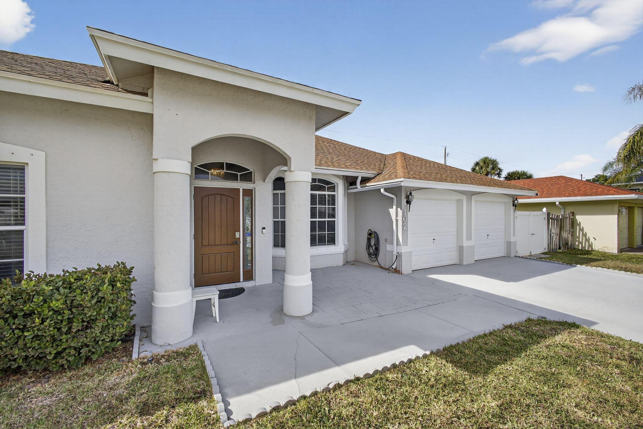 102 Brook Woode Court, Royal Palm Beach, FL 33411, Royal Palm Beach - Photo 3