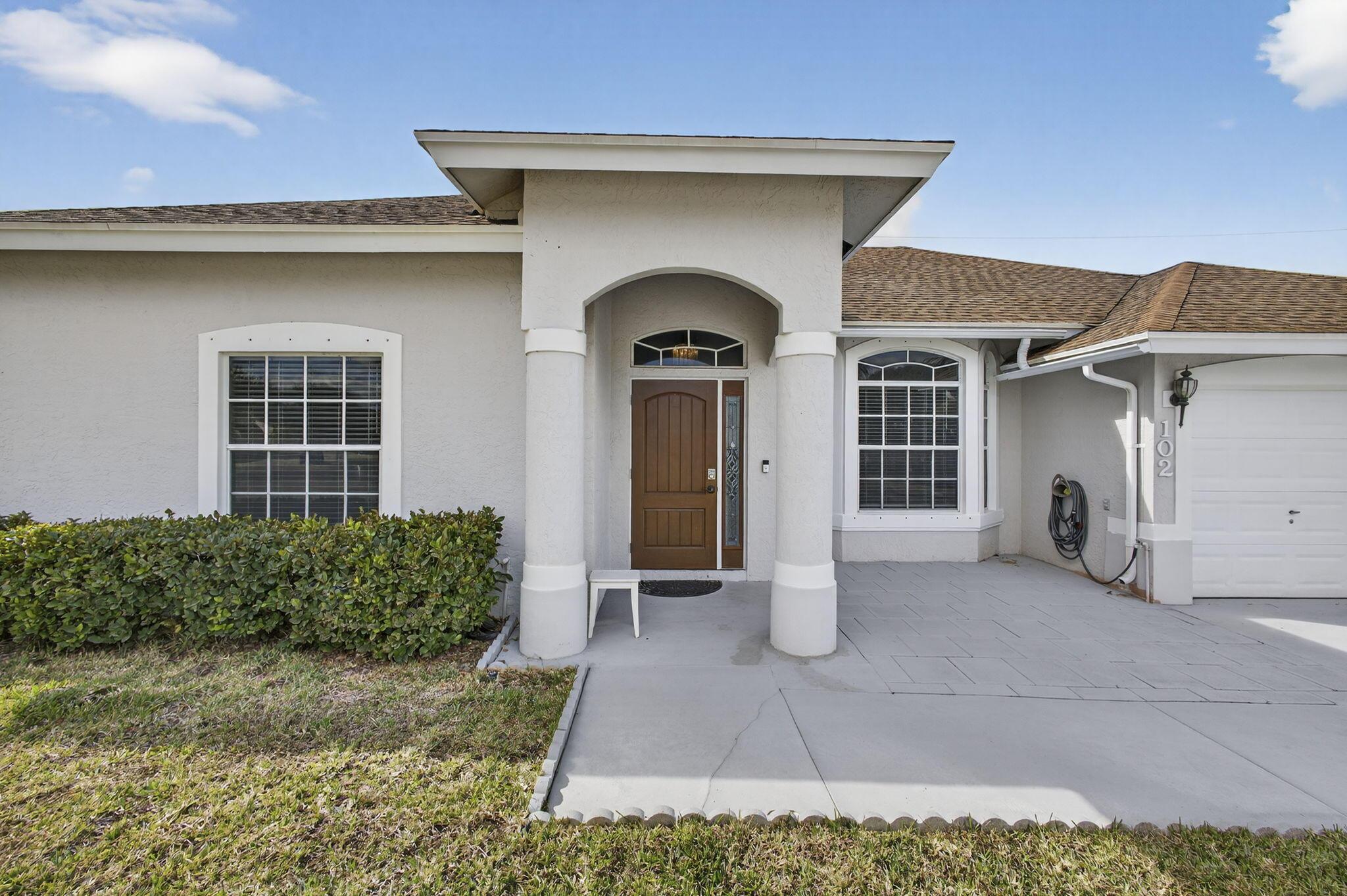 102 Brook Woode Court, Royal Palm Beach, FL 33411, Royal Palm Beach - Photo 2