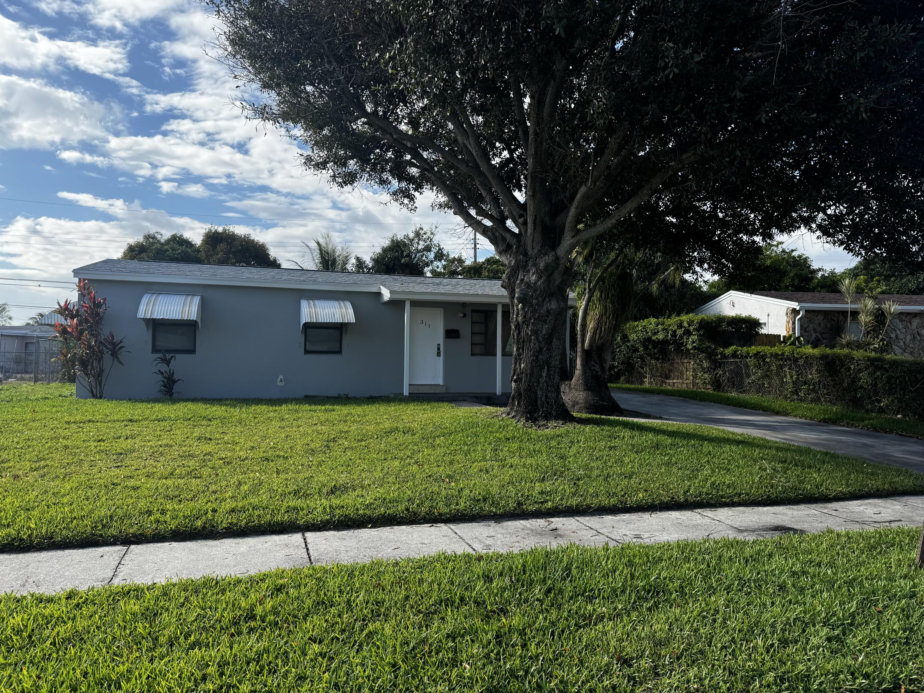 311 W 29th Street, Riviera Beach, FL 33404, Riviera Beach - Photo 2