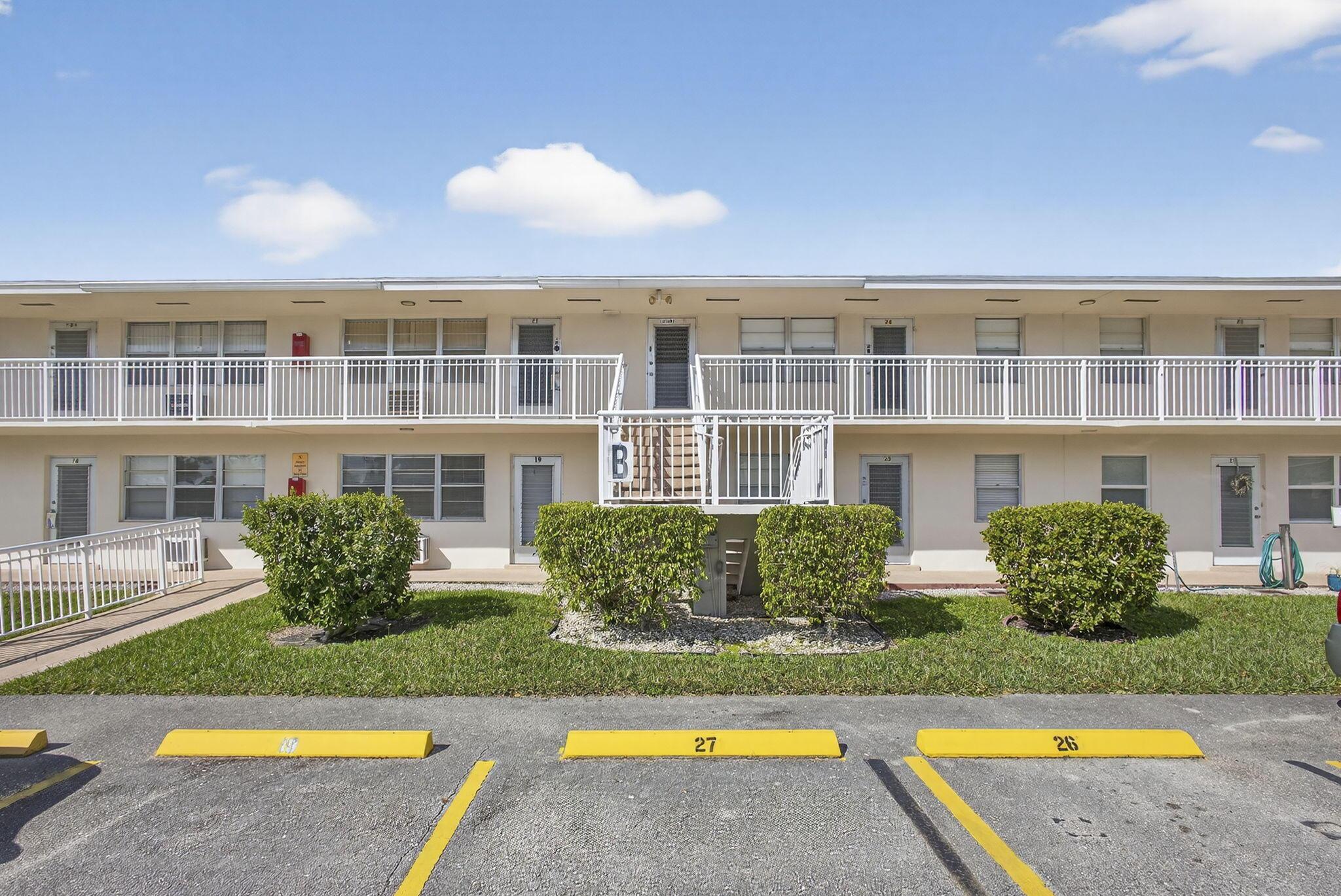 19 Hastings B, West Palm Beach, FL 33417, West Palm Beach - Photo 2