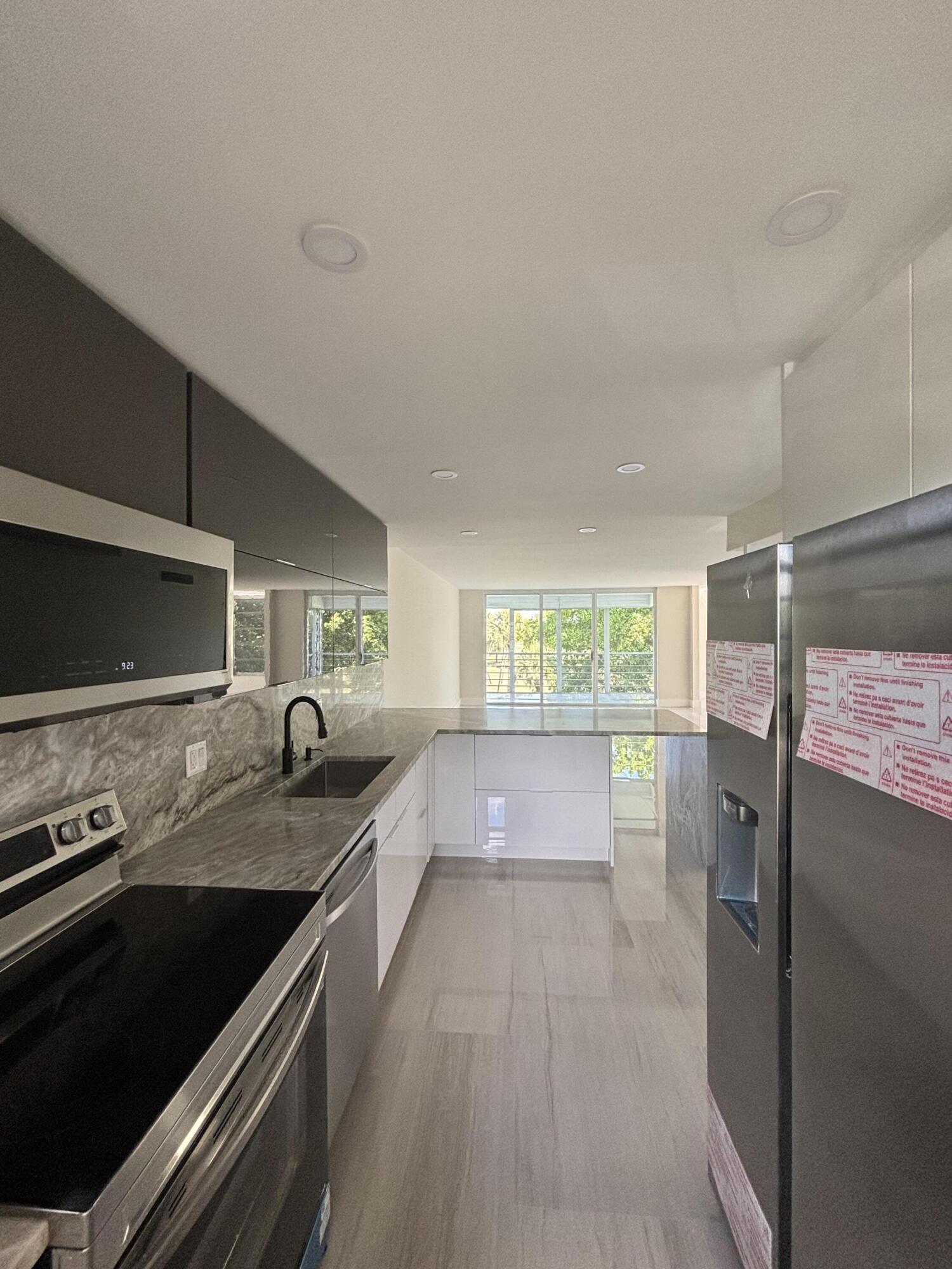 3960 Oaks Clubhouse Dr Drive 401, Pompano Beach, FL 33069, Pompano Beach - Photo 5