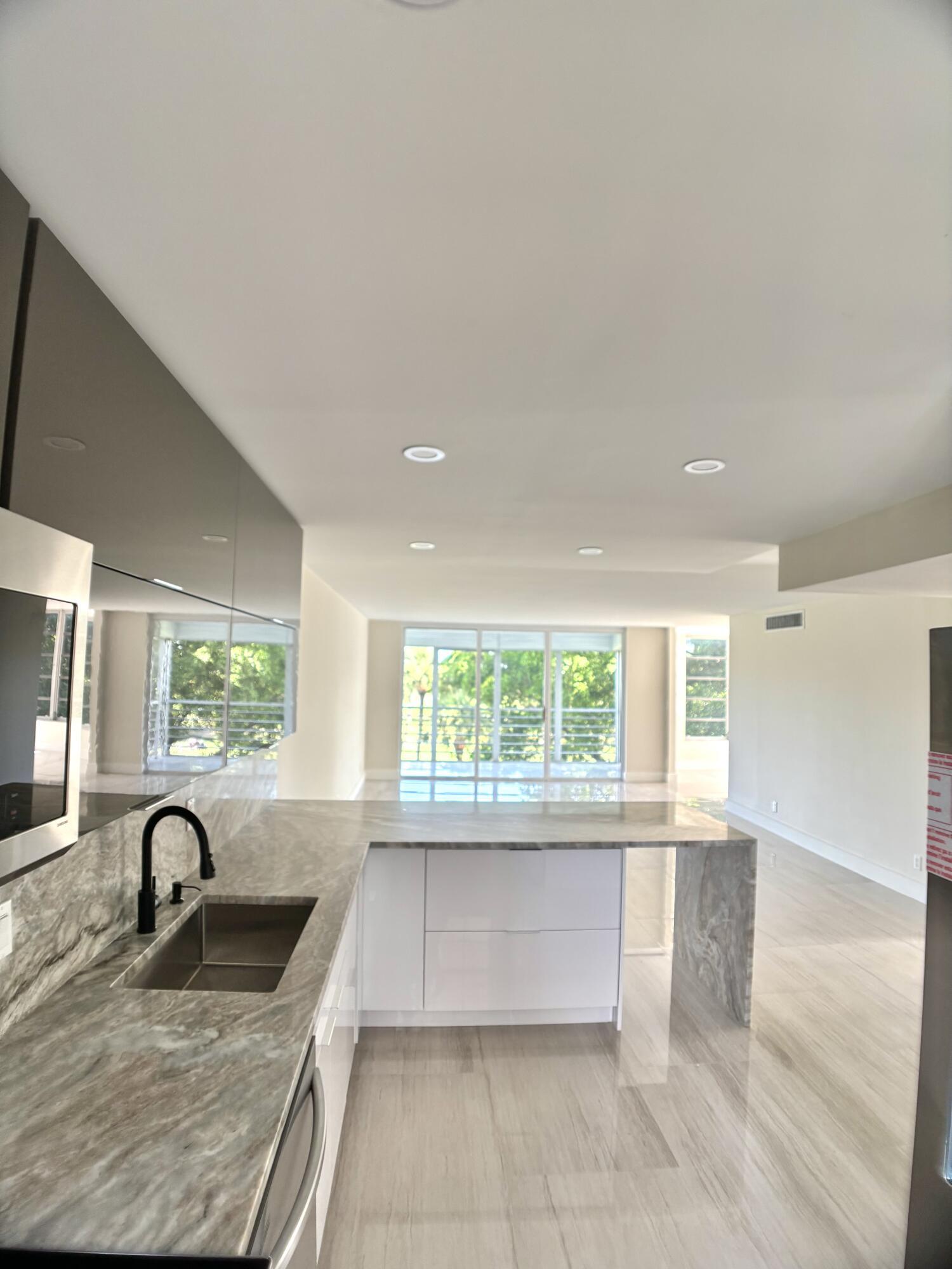 3960 Oaks Clubhouse Dr Drive 401, Pompano Beach, FL 33069, Pompano Beach - Photo 4