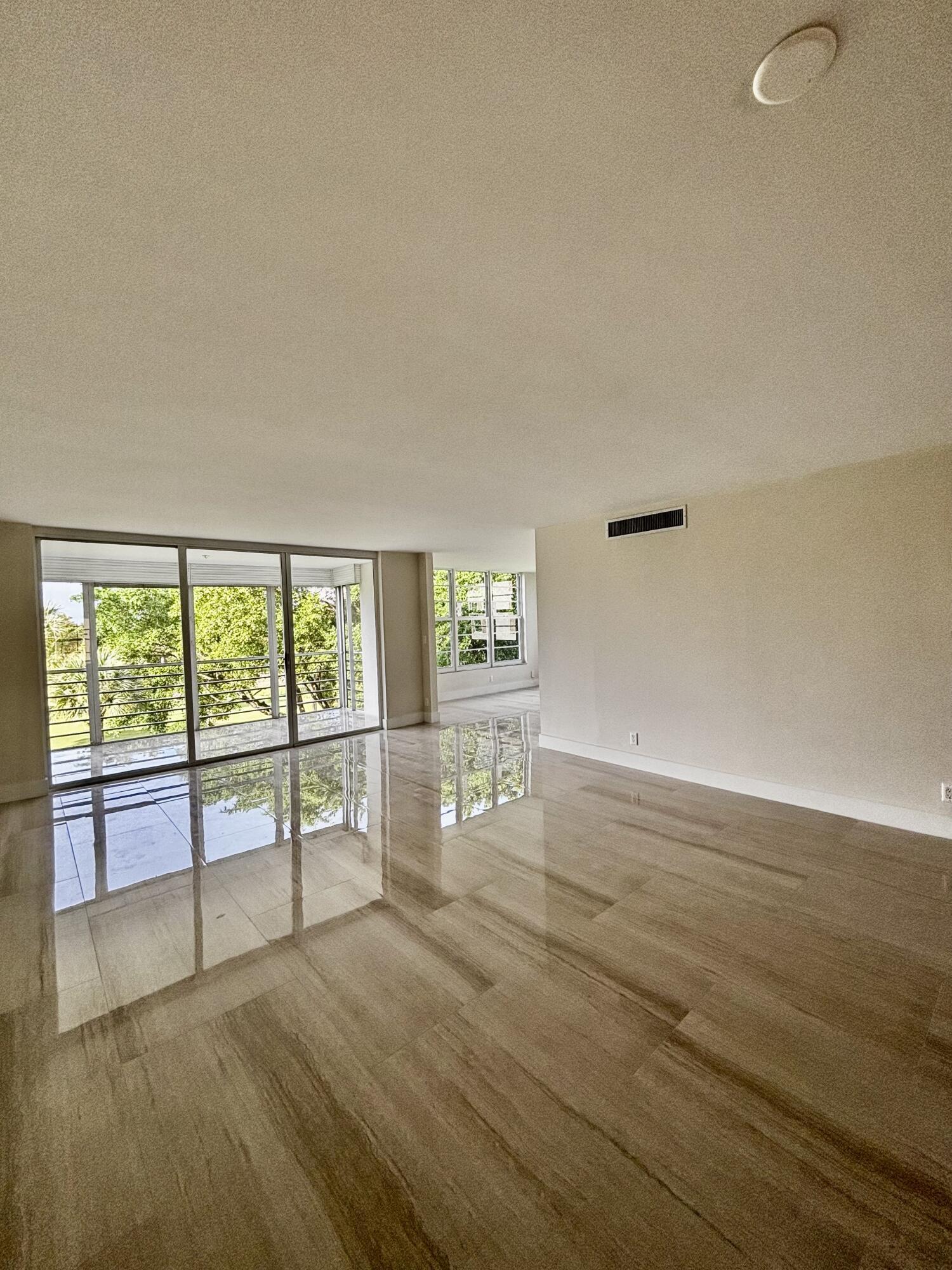 3960 Oaks Clubhouse Dr Drive 401, Pompano Beach, FL 33069, Pompano Beach - Photo 2