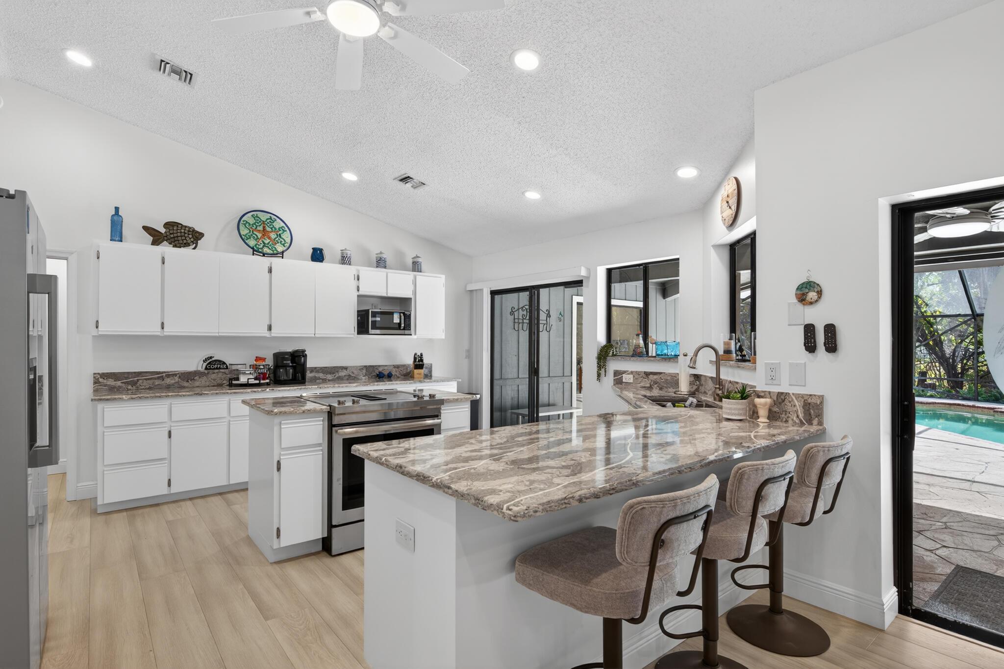8166 N 155th Place, Palm Beach Gardens, FL 33418, Palm Beach Gardens - Photo 4