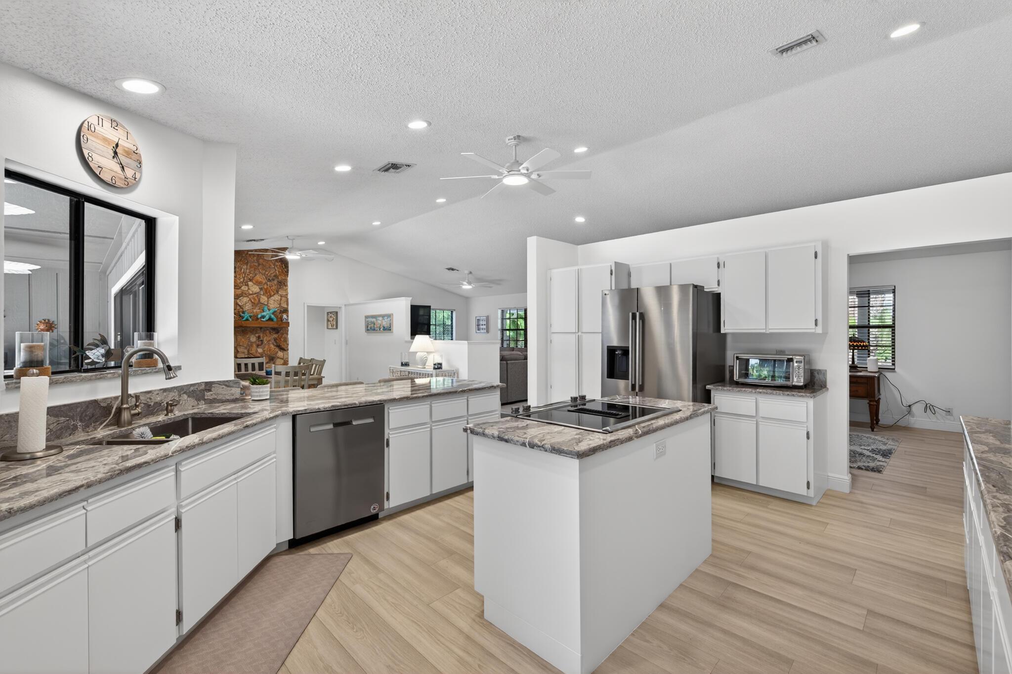 8166 N 155th Place, Palm Beach Gardens, FL 33418, Palm Beach Gardens - Photo 5