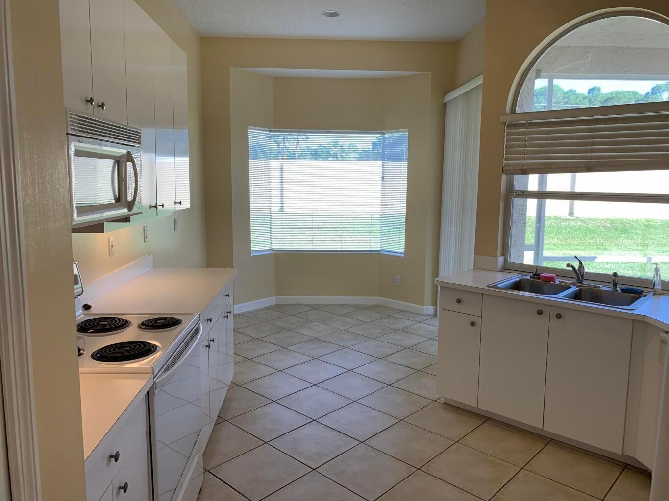 825 SW Andrews Cv Street, Port St. Lucie, FL 34986, Port St. Lucie - Photo 4
