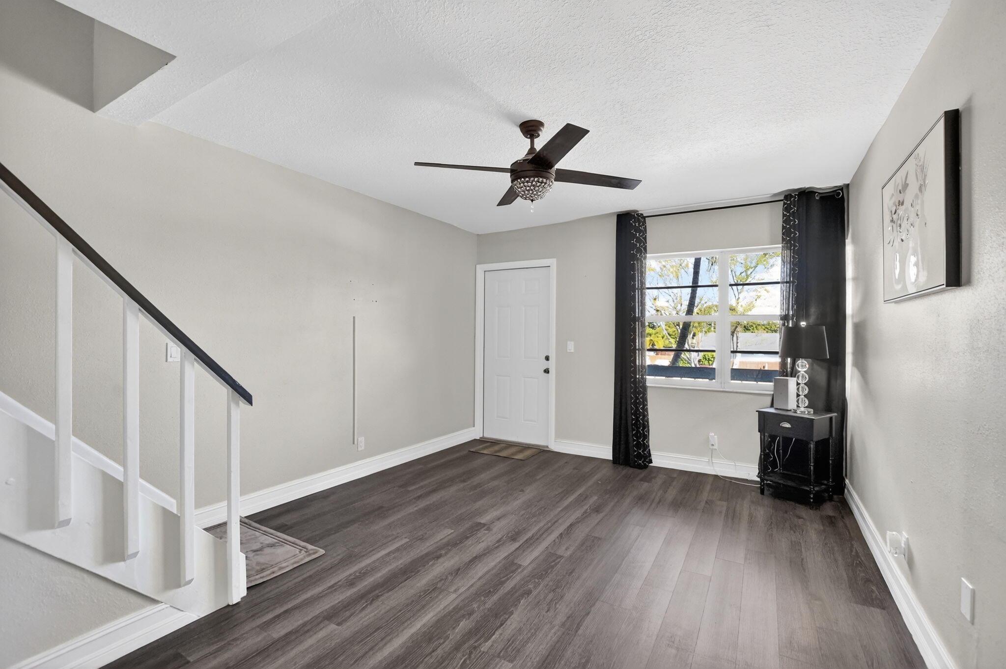 9500 SW 3rd Street 213, Boca Raton, FL 33428, Boca Raton - Photo 2
