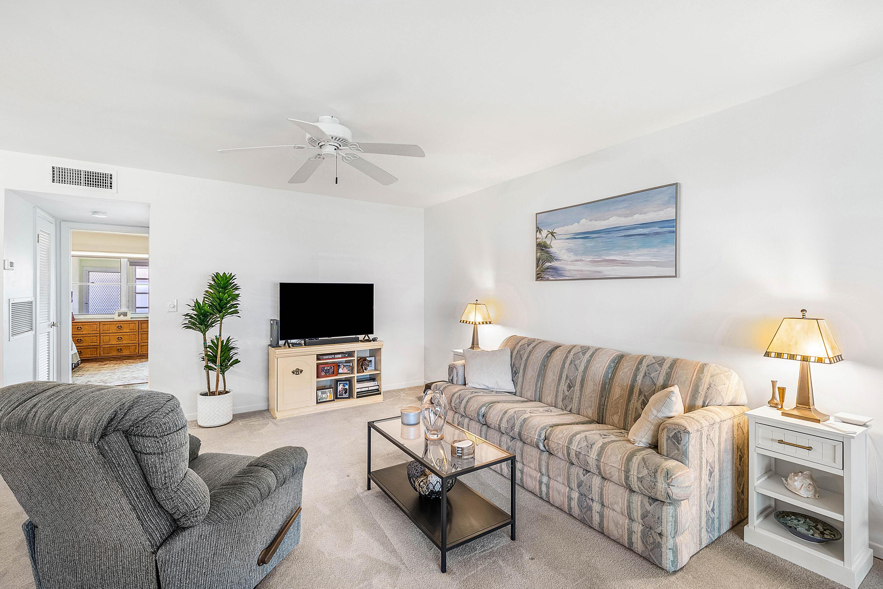 1010 Circle Terrace E C, Delray Beach, FL 33445, Delray Beach - Photo 4