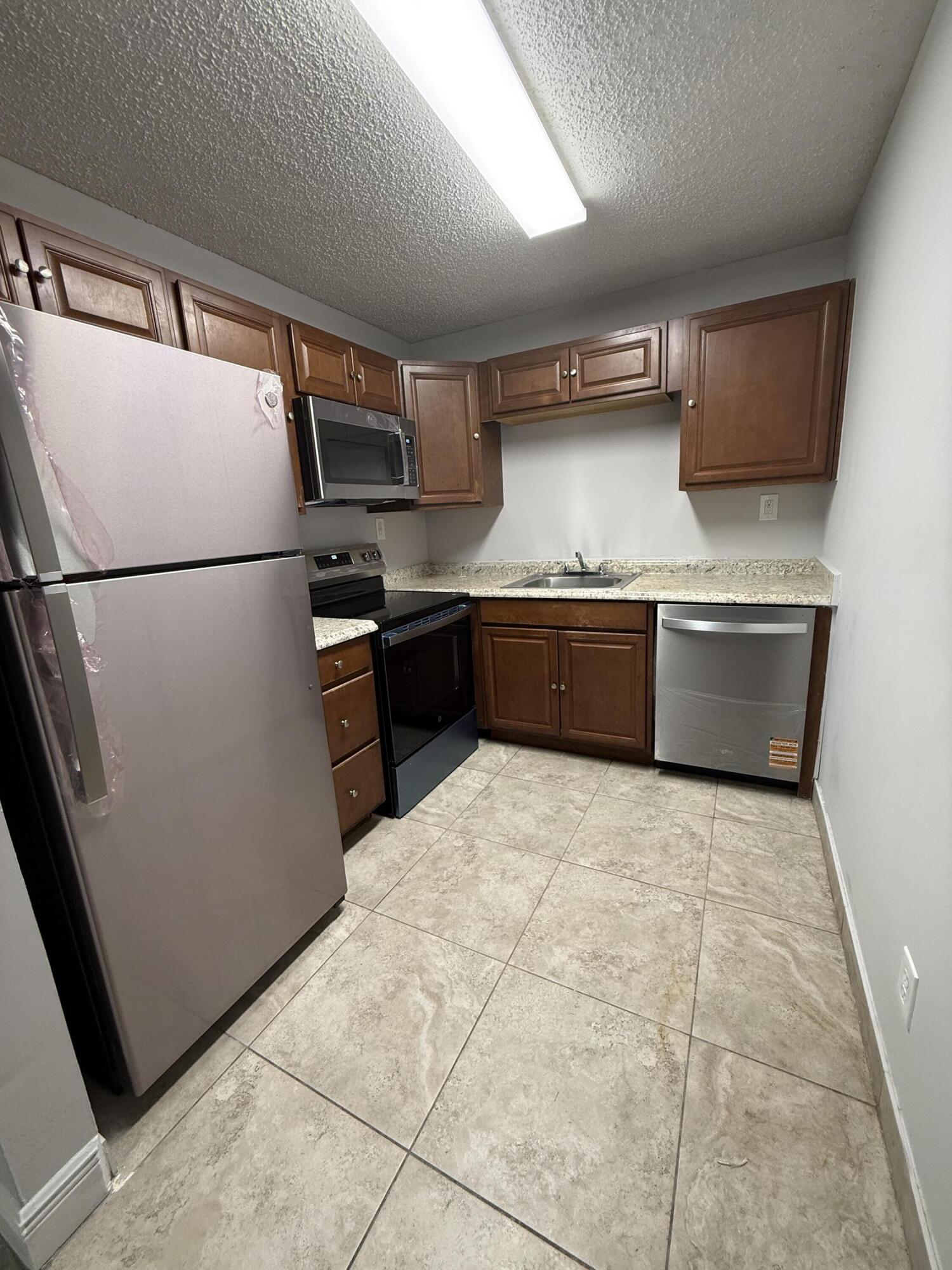 1106 Meadows Circle 1106, Boynton Beach, FL 33436, Boynton Beach - Photo 4