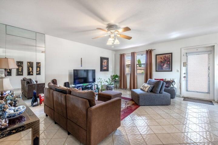 657 Brittany N, Delray Beach, FL 33446, Delray Beach - Photo 5