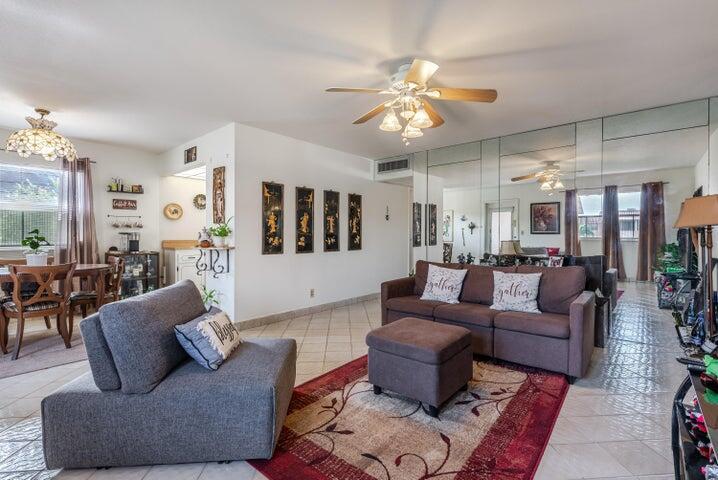 657 Brittany N, Delray Beach, FL 33446, Delray Beach - Photo 3