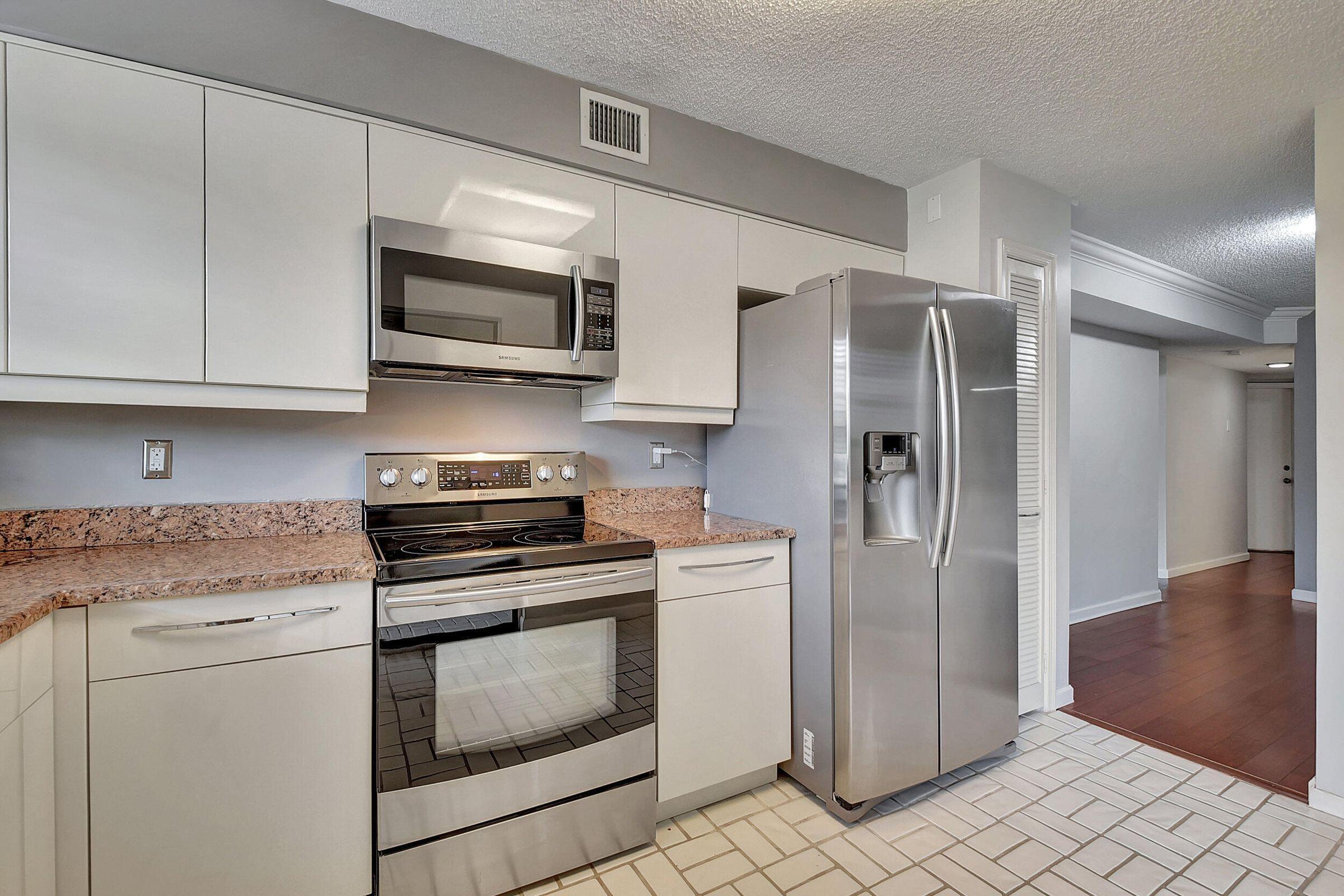 17396 Boca Club Boulevard 104, Boca Raton, FL 33487, Boca Raton - Photo 4