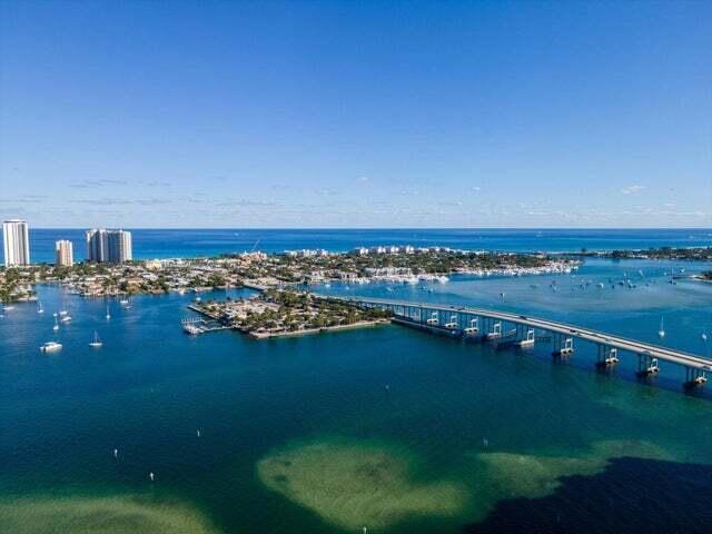 2650 Lake Shore Drive 1004, Riviera Beach, FL 33404, Riviera Beach - Photo 5