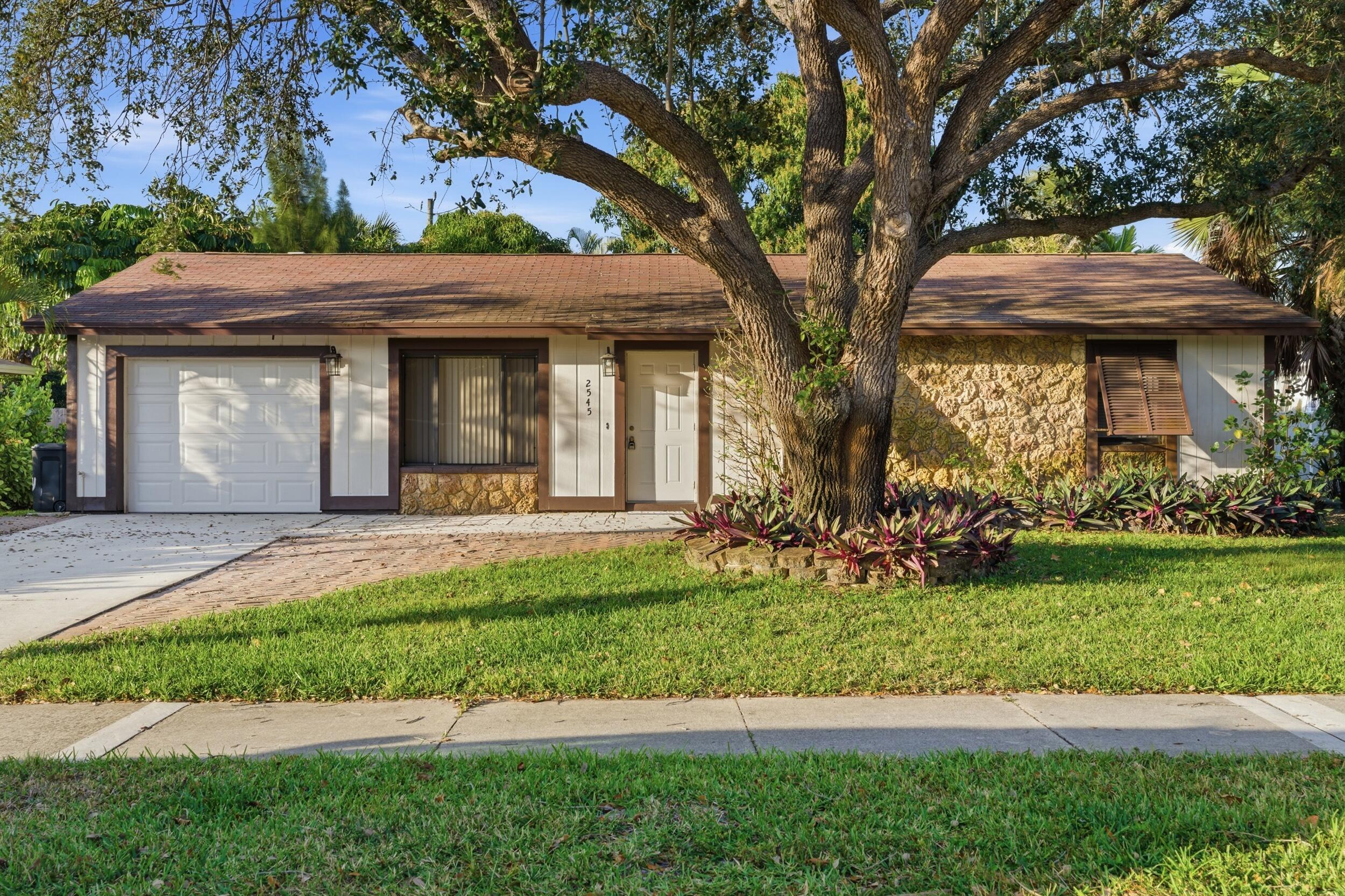 2545 Conroy Drive, North Palm Beach, FL 33403, North Palm Beach - Photo 2