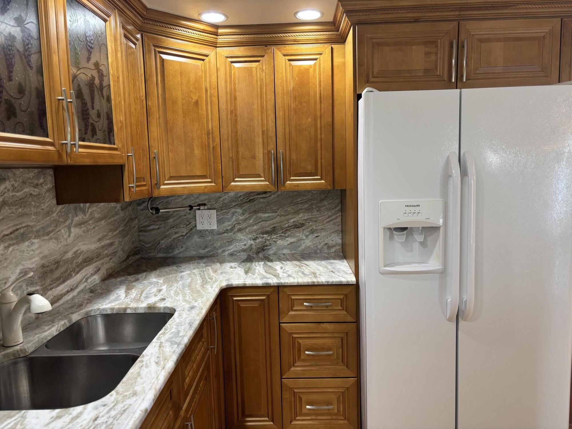 312 Wellington F, West Palm Beach, FL 33417, West Palm Beach - Photo 2