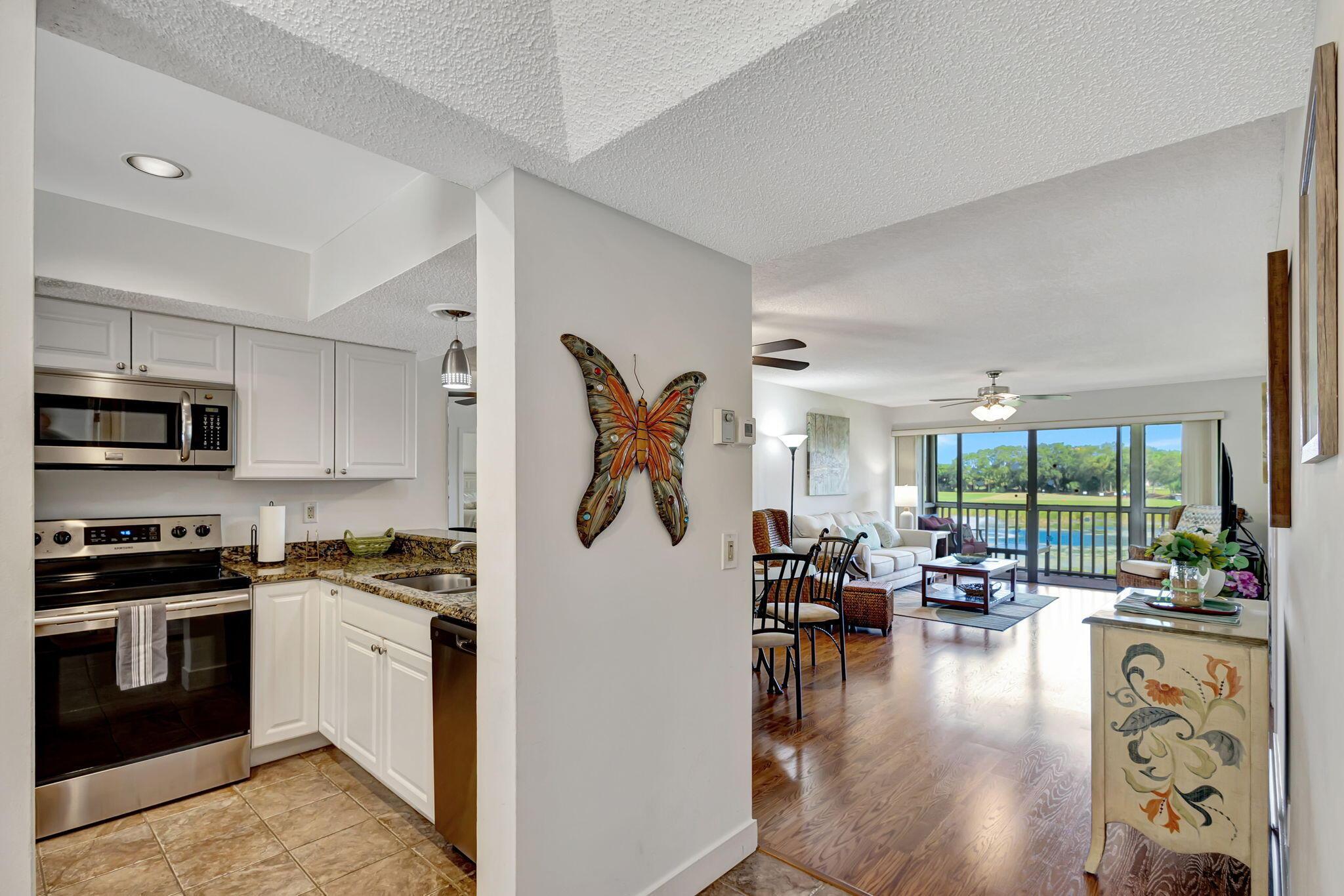 348 Brackenwood Circle, Palm Beach Gardens, FL 33418, Palm Beach Gardens - Photo 5
