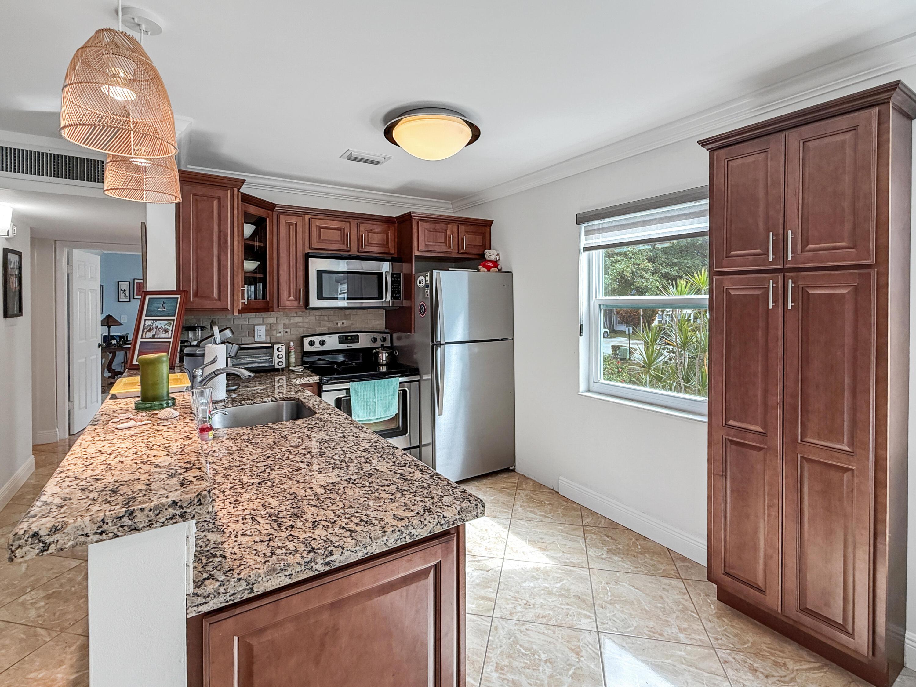 334 Piedmont G, Delray Beach, FL 33484, Delray Beach - Photo 2