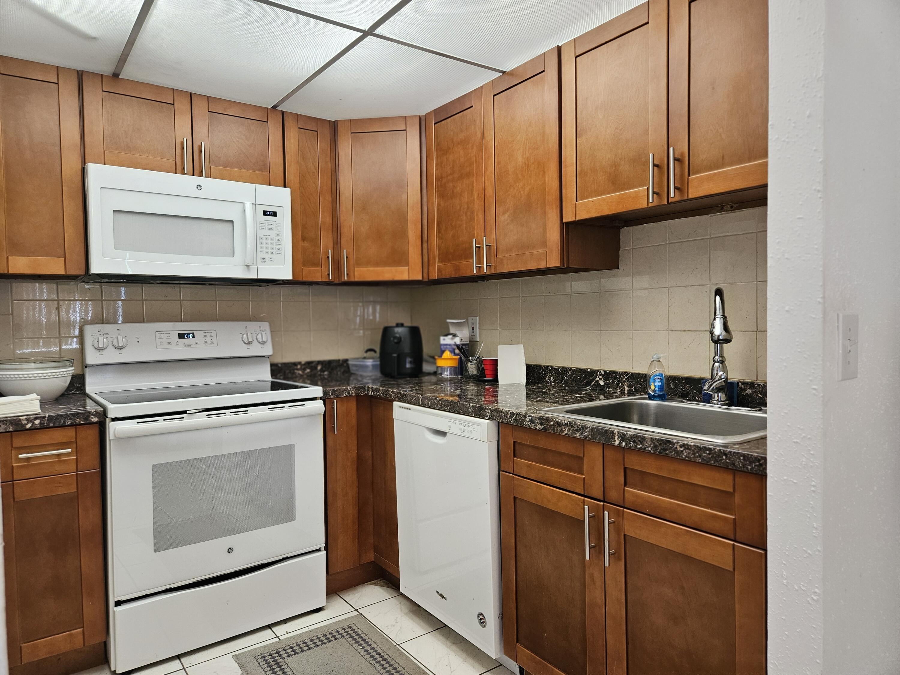 743 Flanders P, Delray Beach, FL 33484, Delray Beach - Photo 5