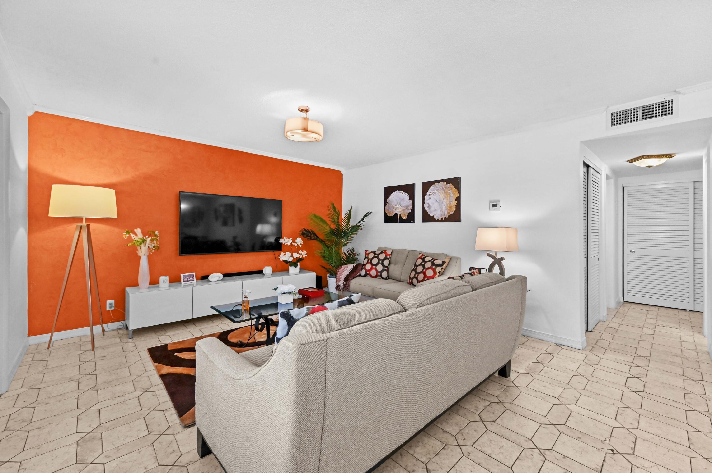 200 NE 12th Avenue 3a, Hallandale Beach, FL 33009, Hallandale Beach - Photo 5