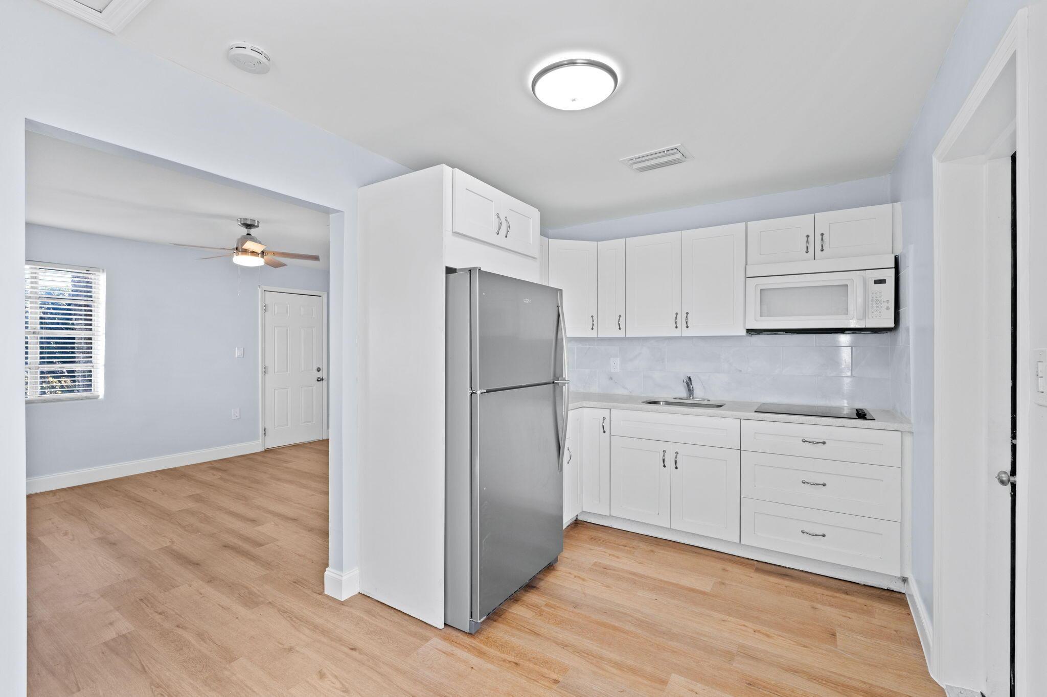 3800 N 10th Avenue N, Palm Springs, FL 33461, Palm Springs - Photo 5