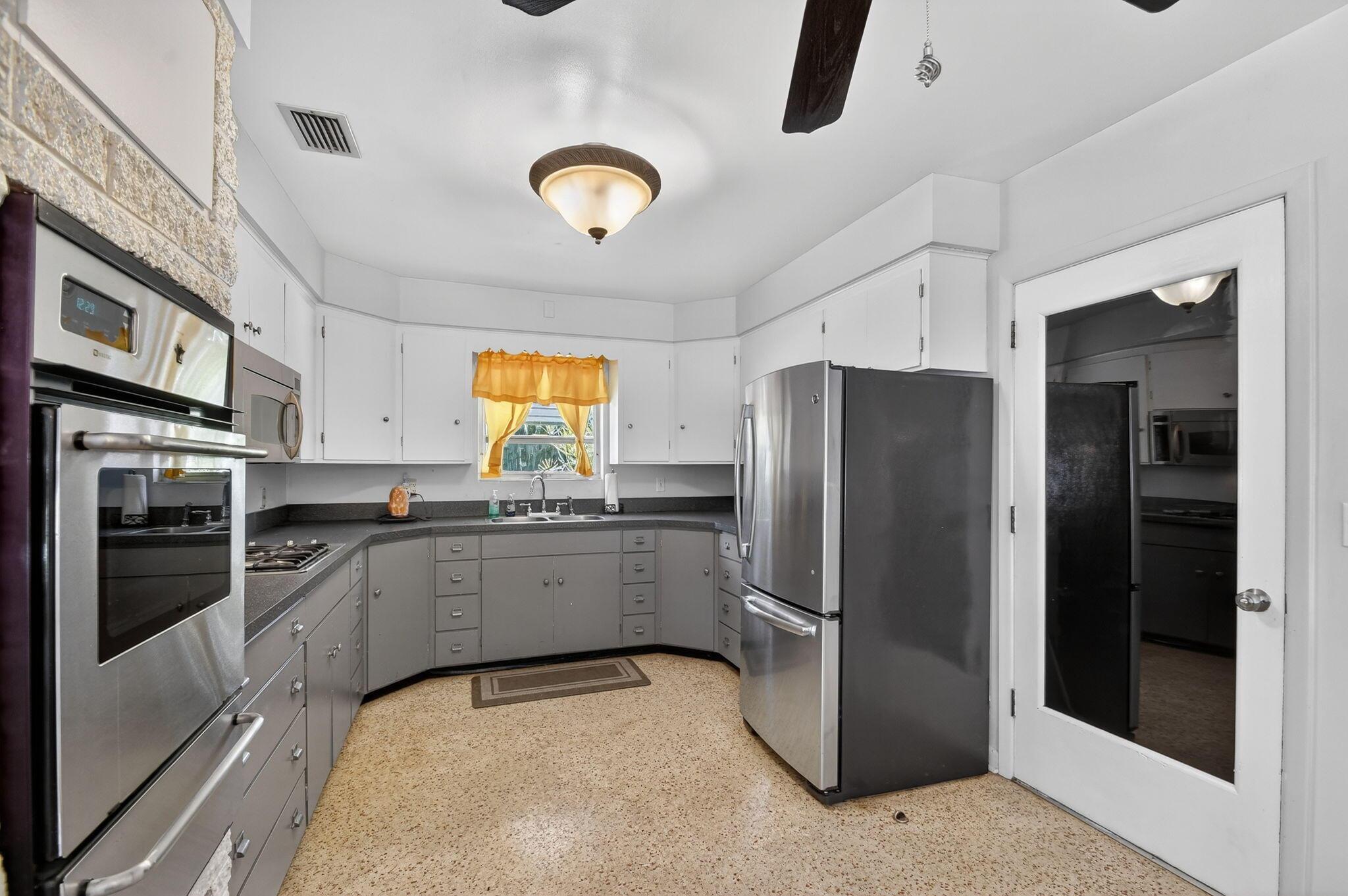 2449 Gertrude Drive, Lake Worth, FL 33462, Lake Worth - Photo 5