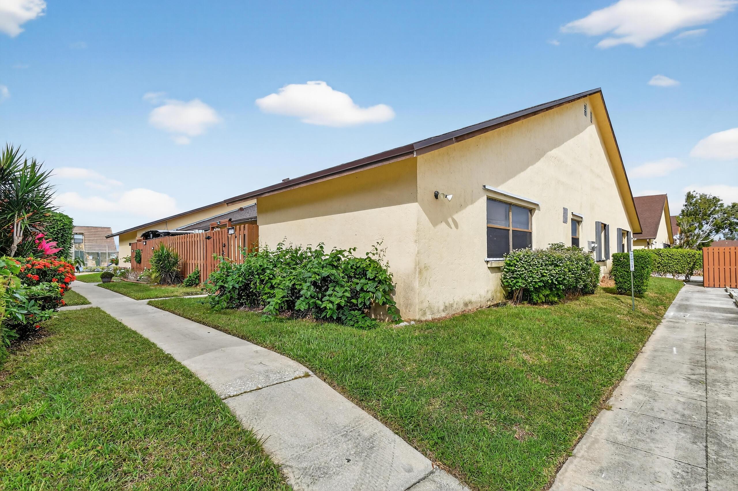 484 Springdale Circle 48d, Palm Springs, FL 33461, Palm Springs