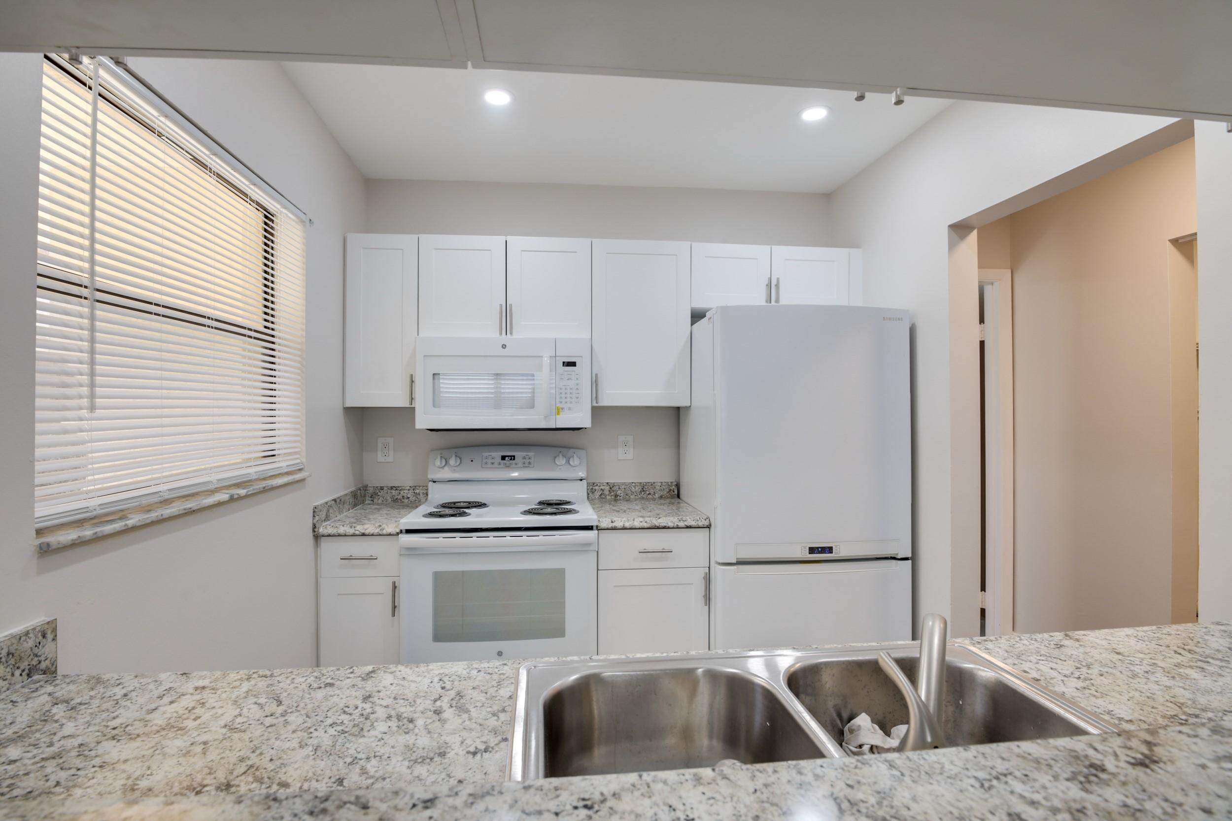 484 Springdale Circle 48d, Palm Springs, FL 33461, Palm Springs - Photo 3